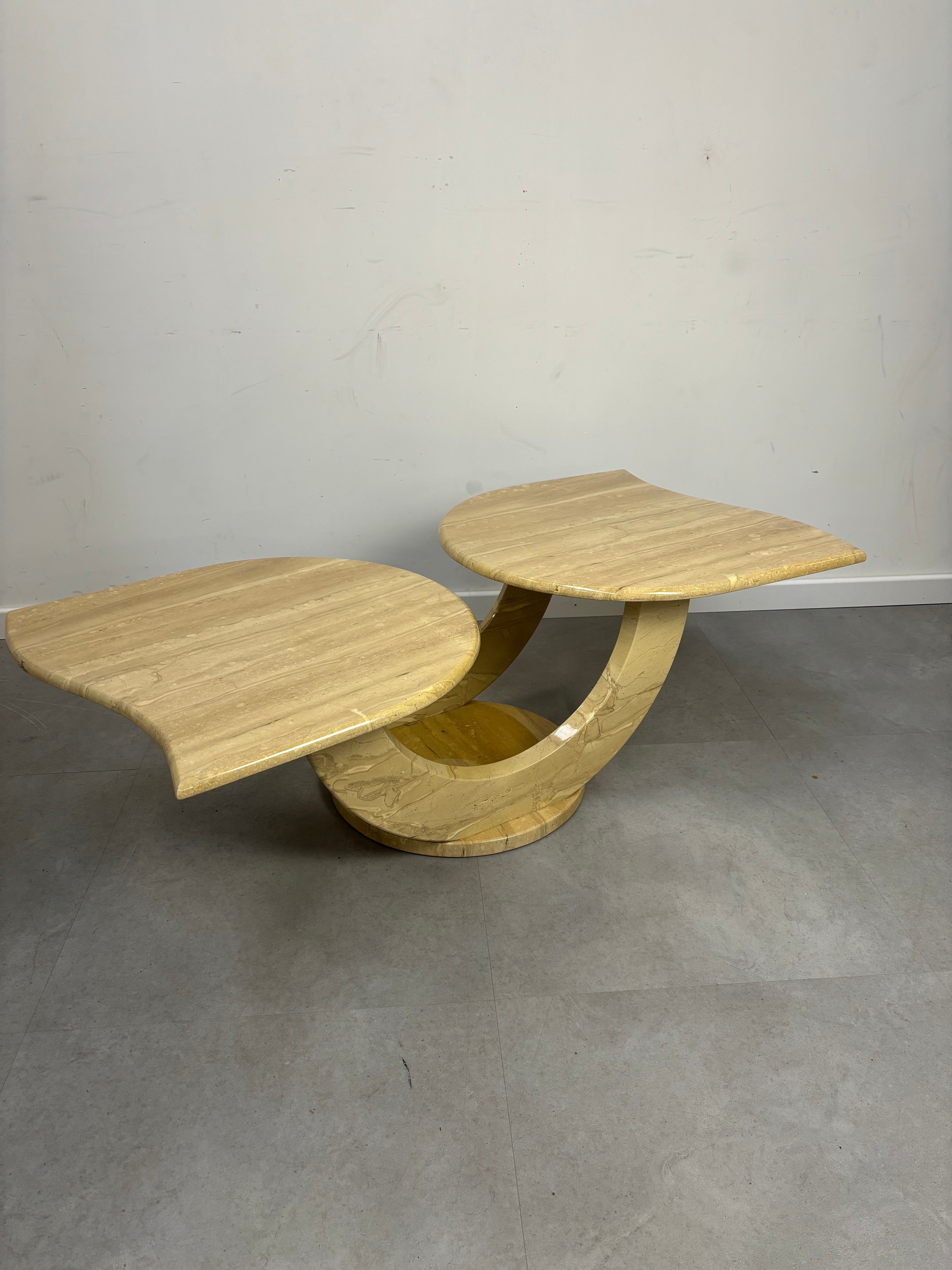 table basse à deux niveaux en travertin