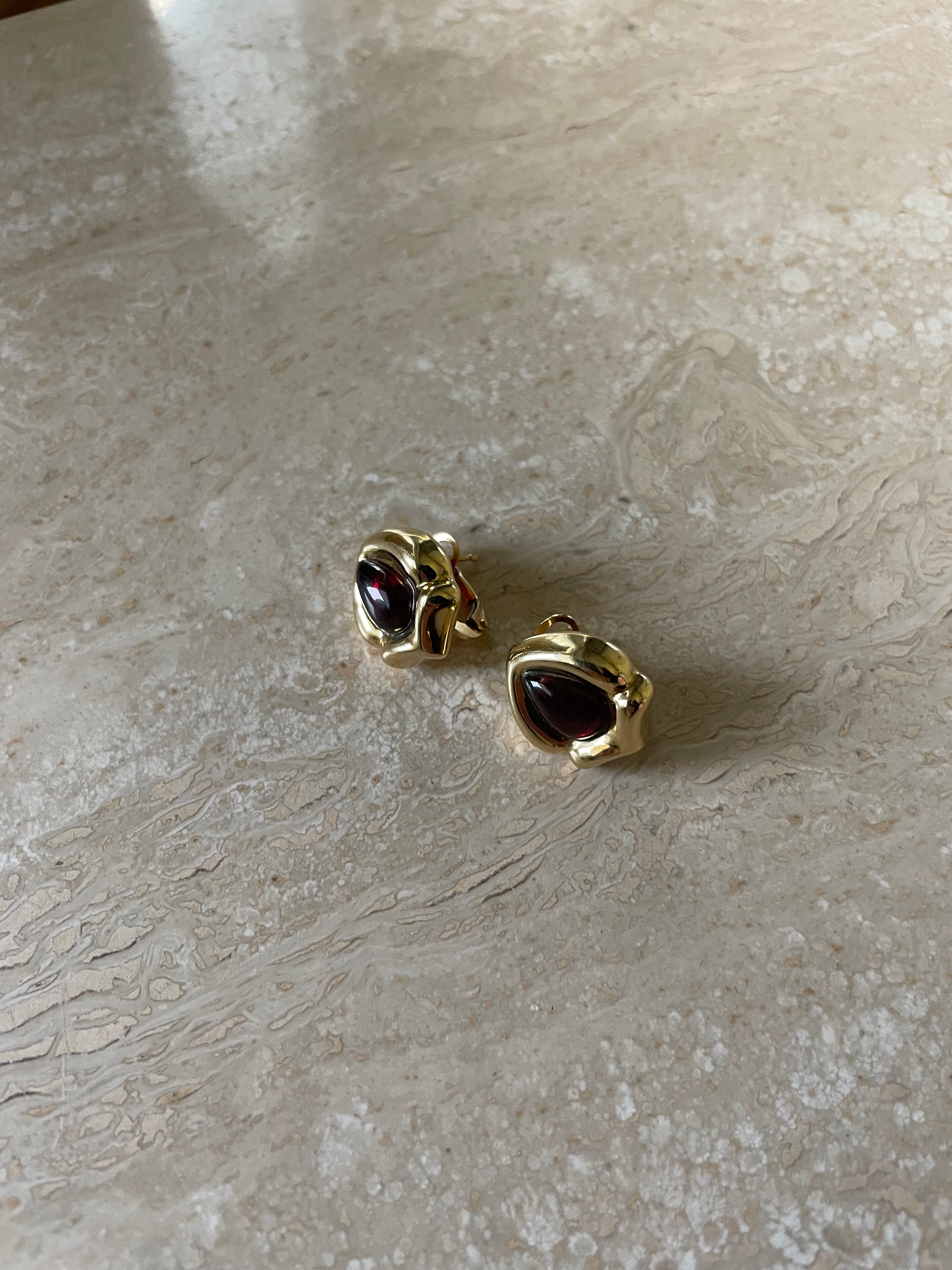 Boucles d'oreilles en or jaune 18 carats avec pierre de granit