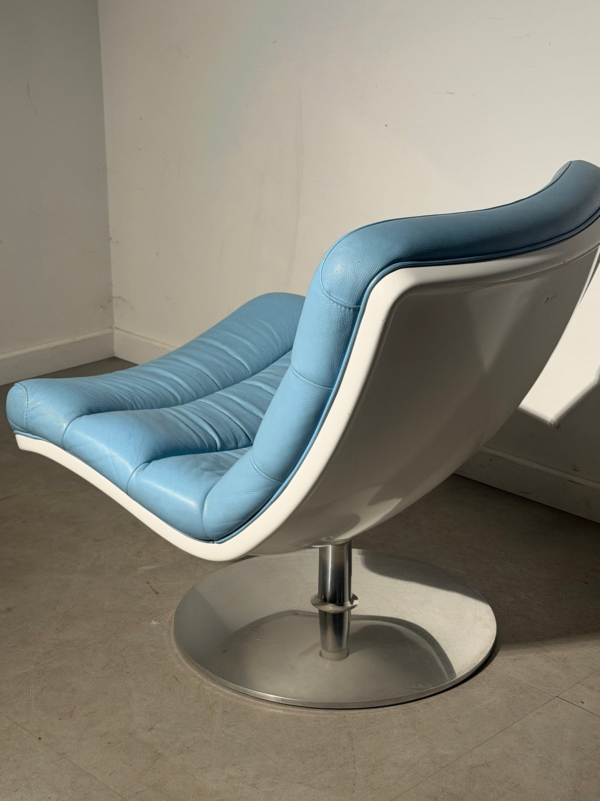 Artifort Lounge Chair in Sky Blue — Attributed to Geoffrey Harcourt, Model F978