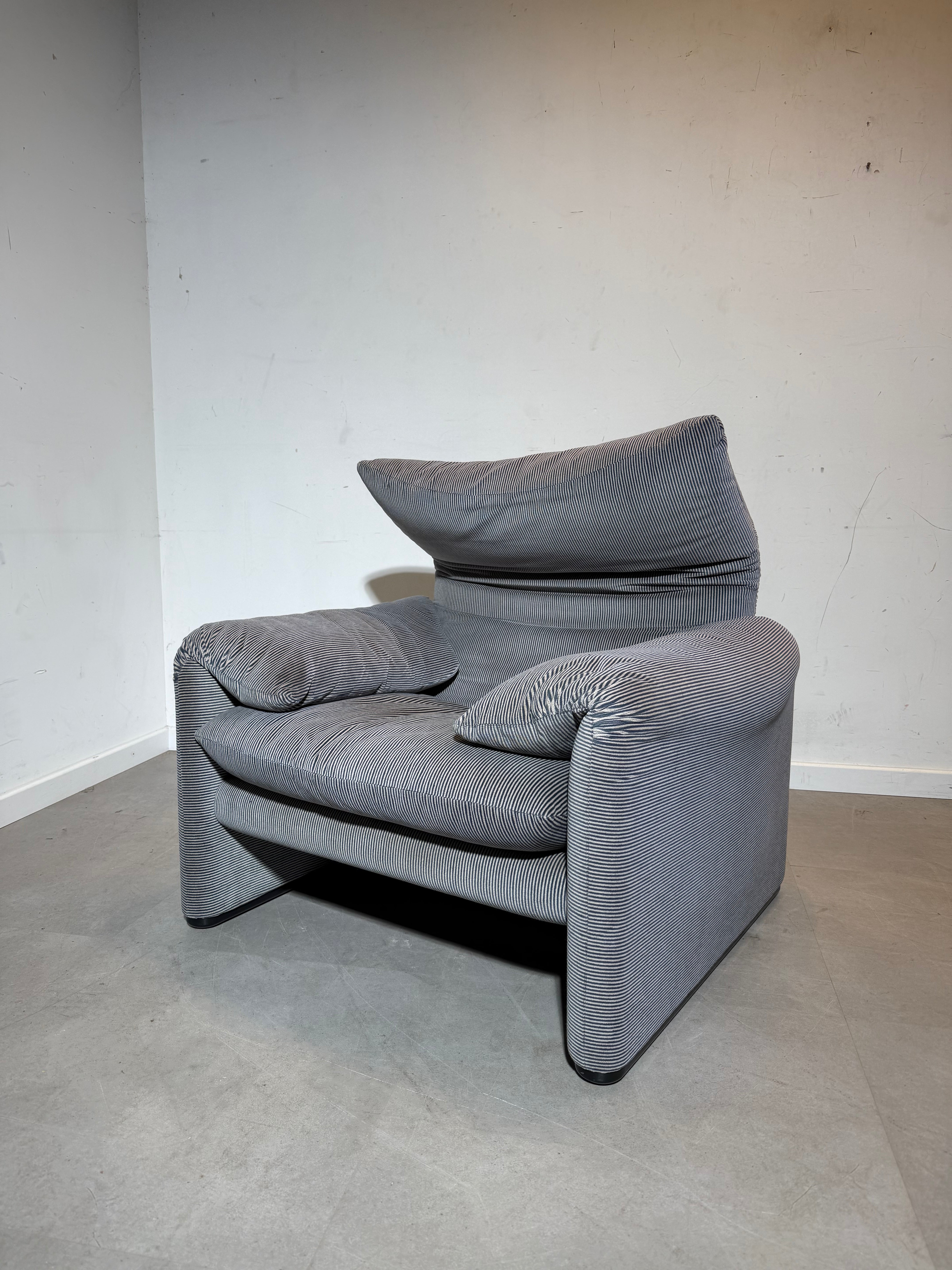Cassina Maralunga armchair by Vico Magistretti
