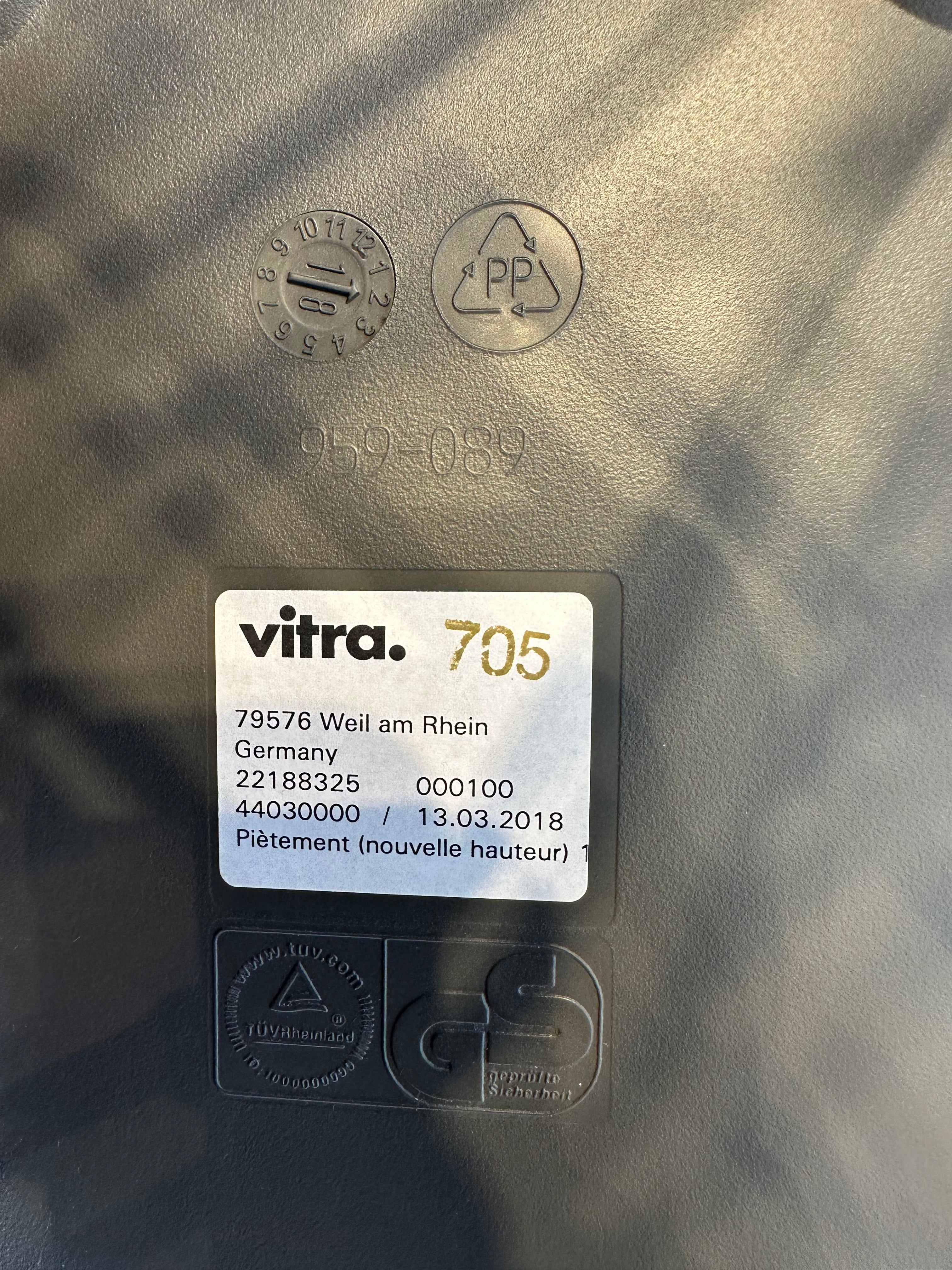 Vitra 705 DSR Side Chair on wire base