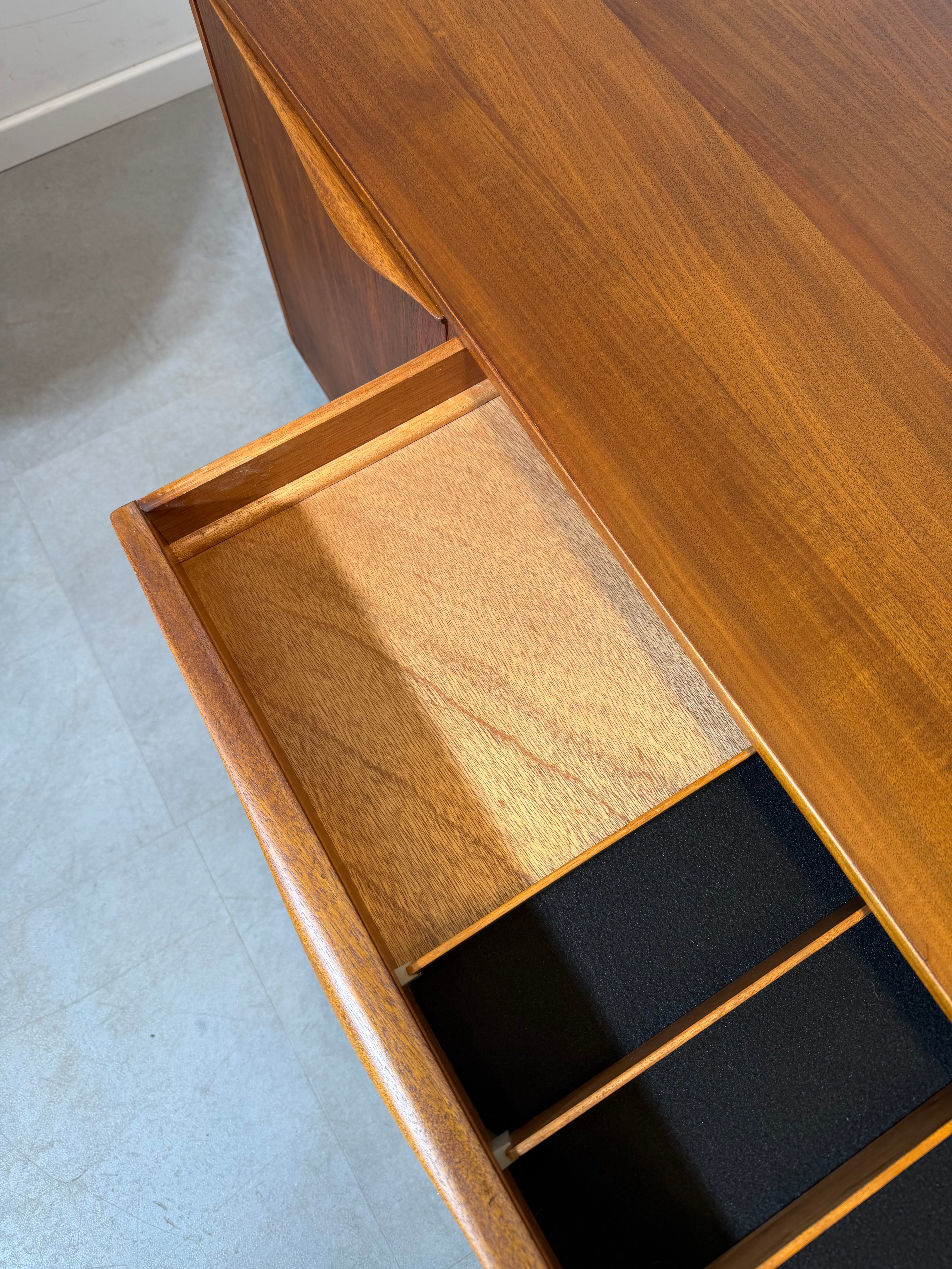 Buffet en teck Sutcliffe – Style moderne du milieu du siècle (Royaume-Uni, années 1960)