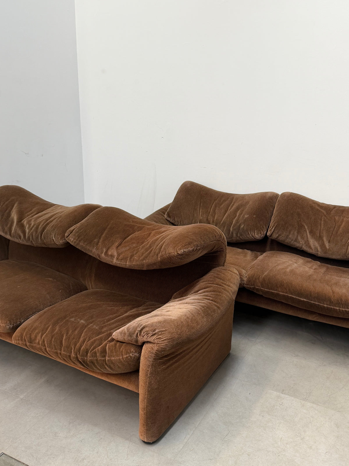 Cassina Maralunga Sofas by Vico Magistretti – Set of Two in Brown Velvet – Restoration Project
