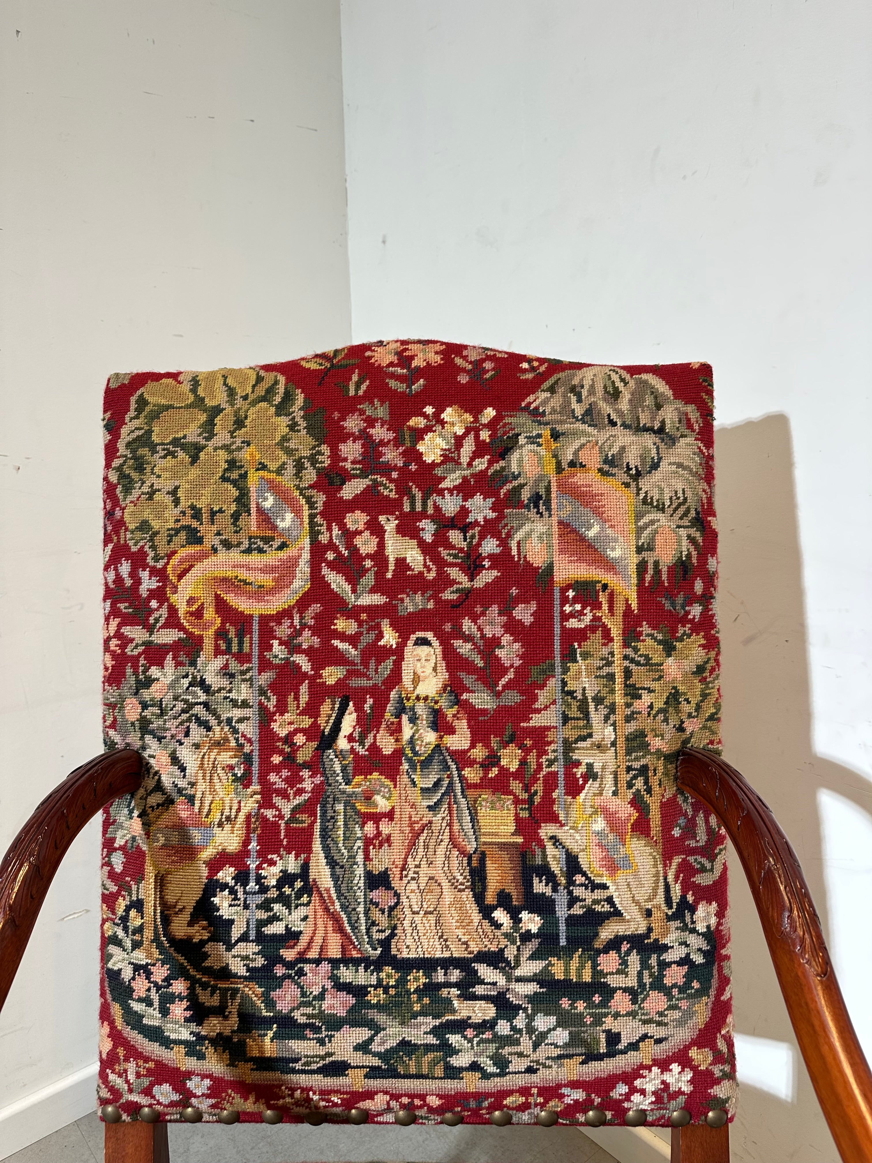 Fauteuil en tapisserie ancienne