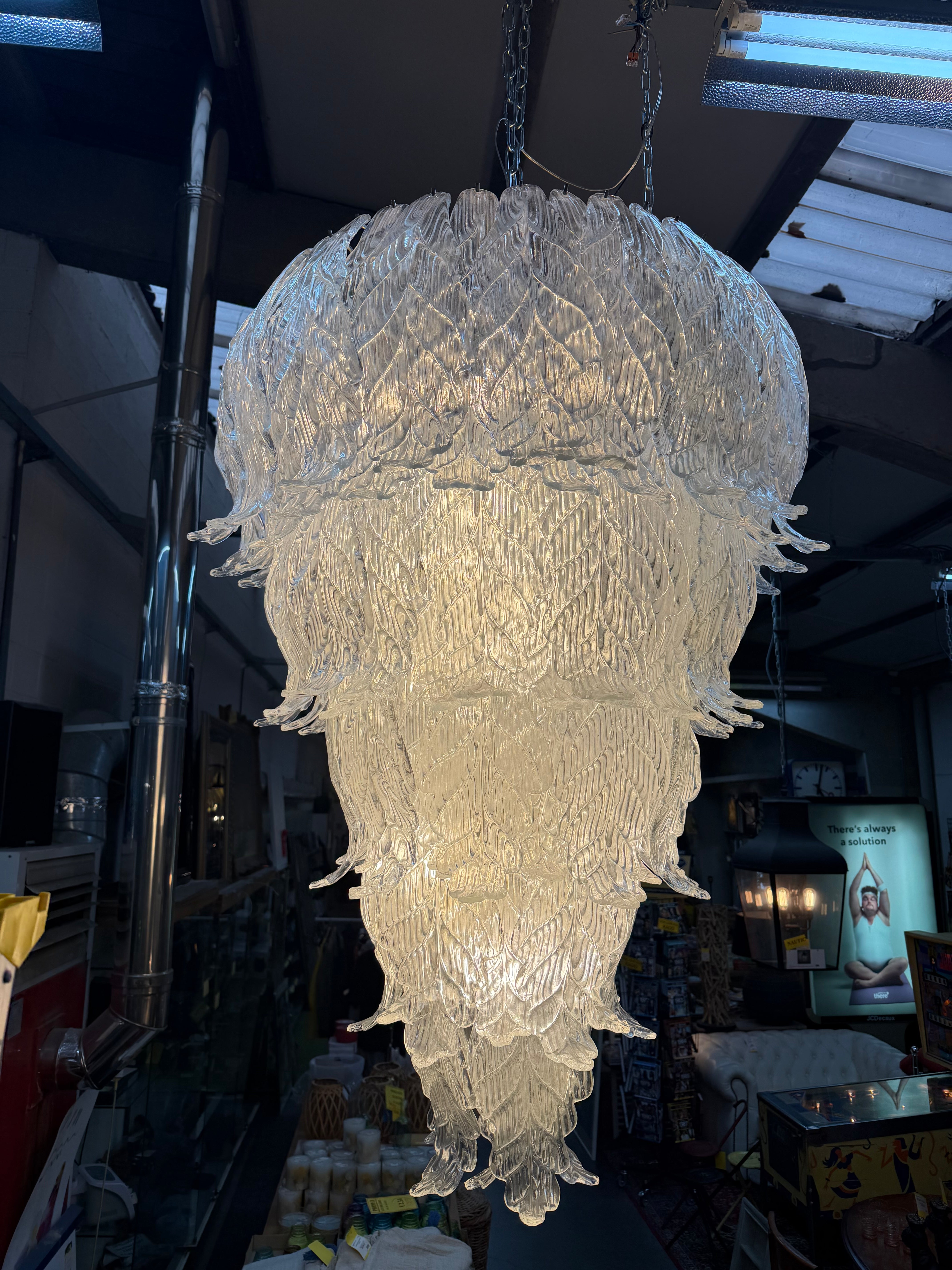 Lustre XL en verre de Murano à motif de feuilles — années 1980