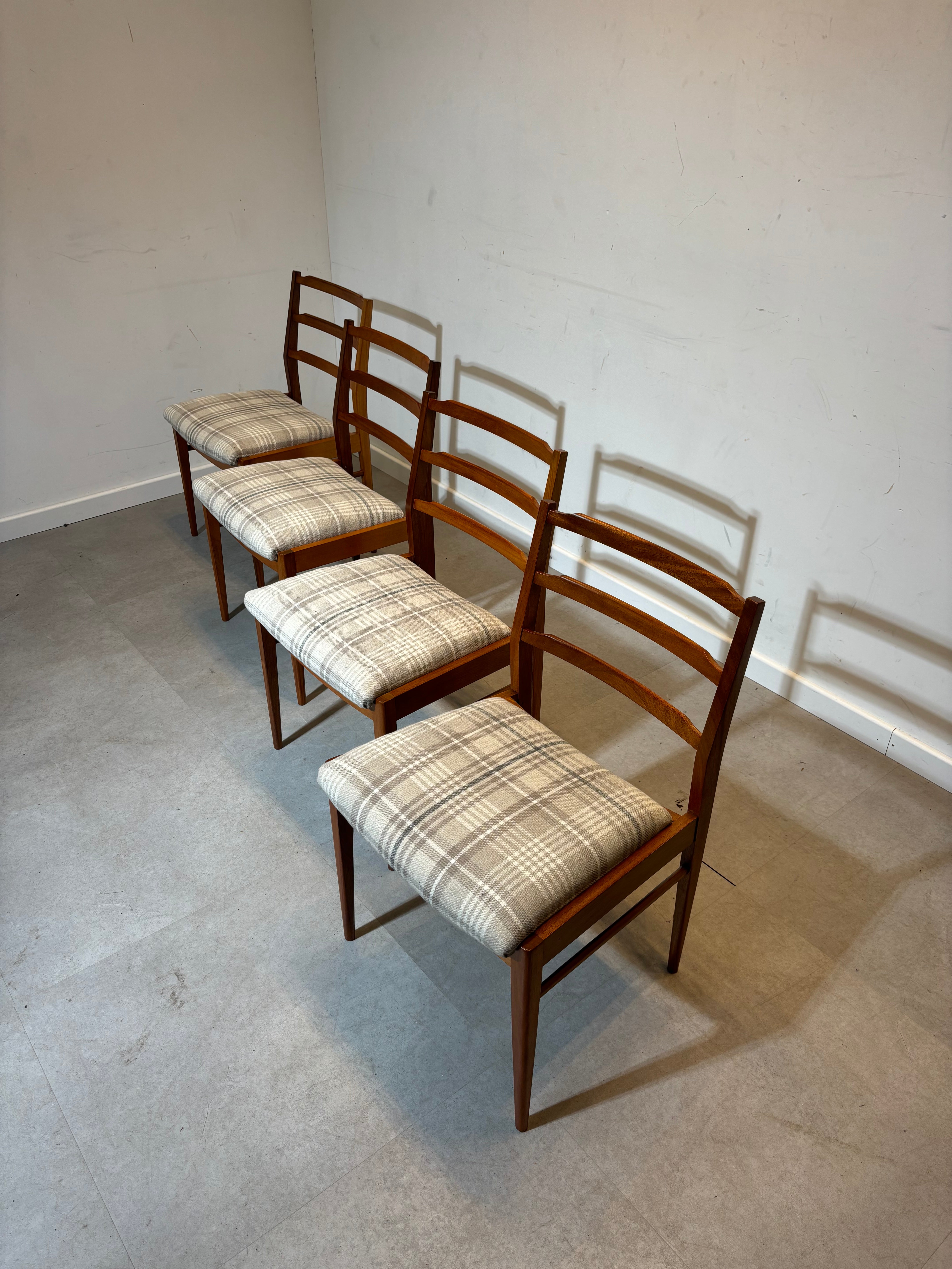 Vintage McIntosh set van vier stoelen