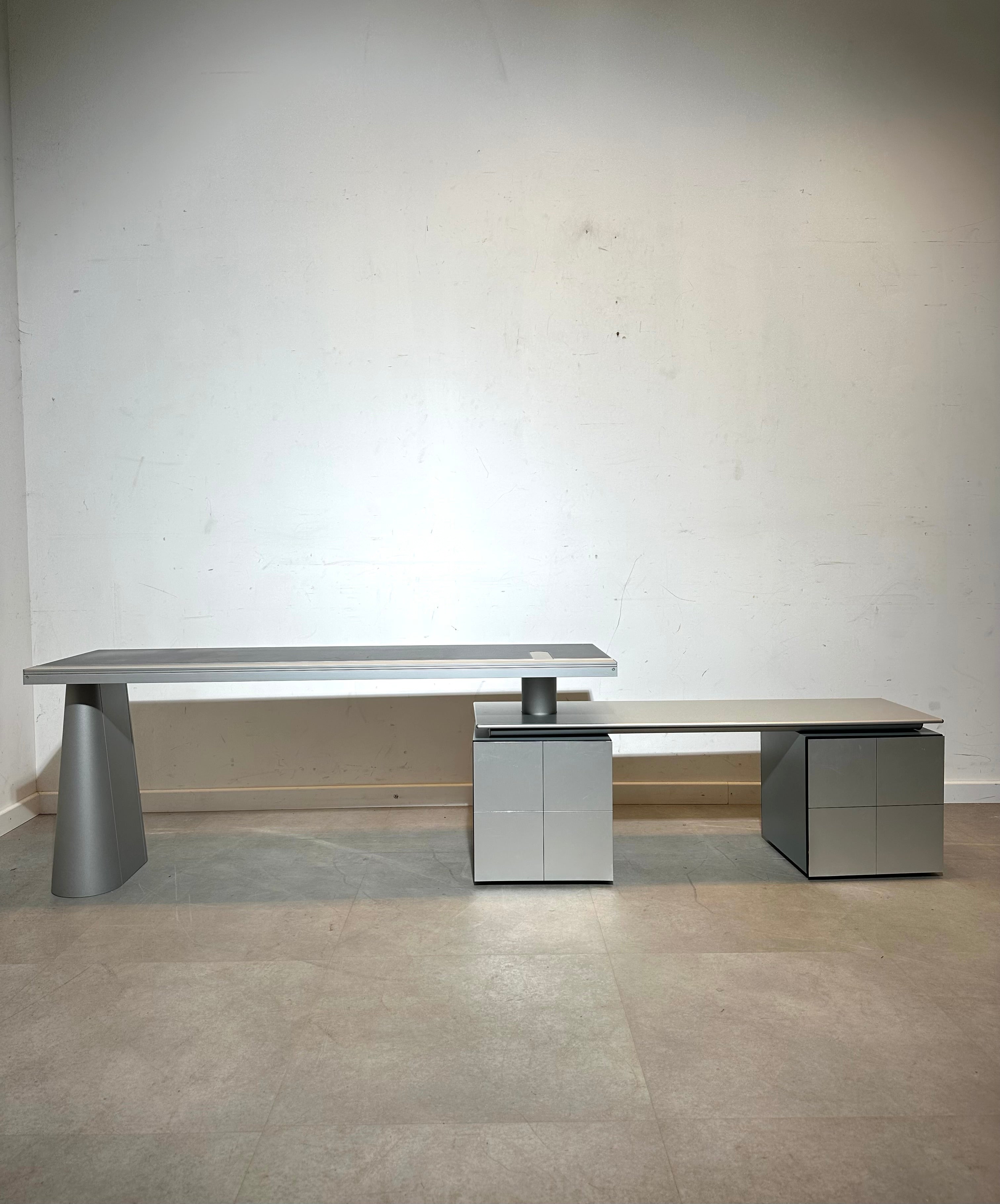 Bang & Olufsen F1000 Modular Media Console