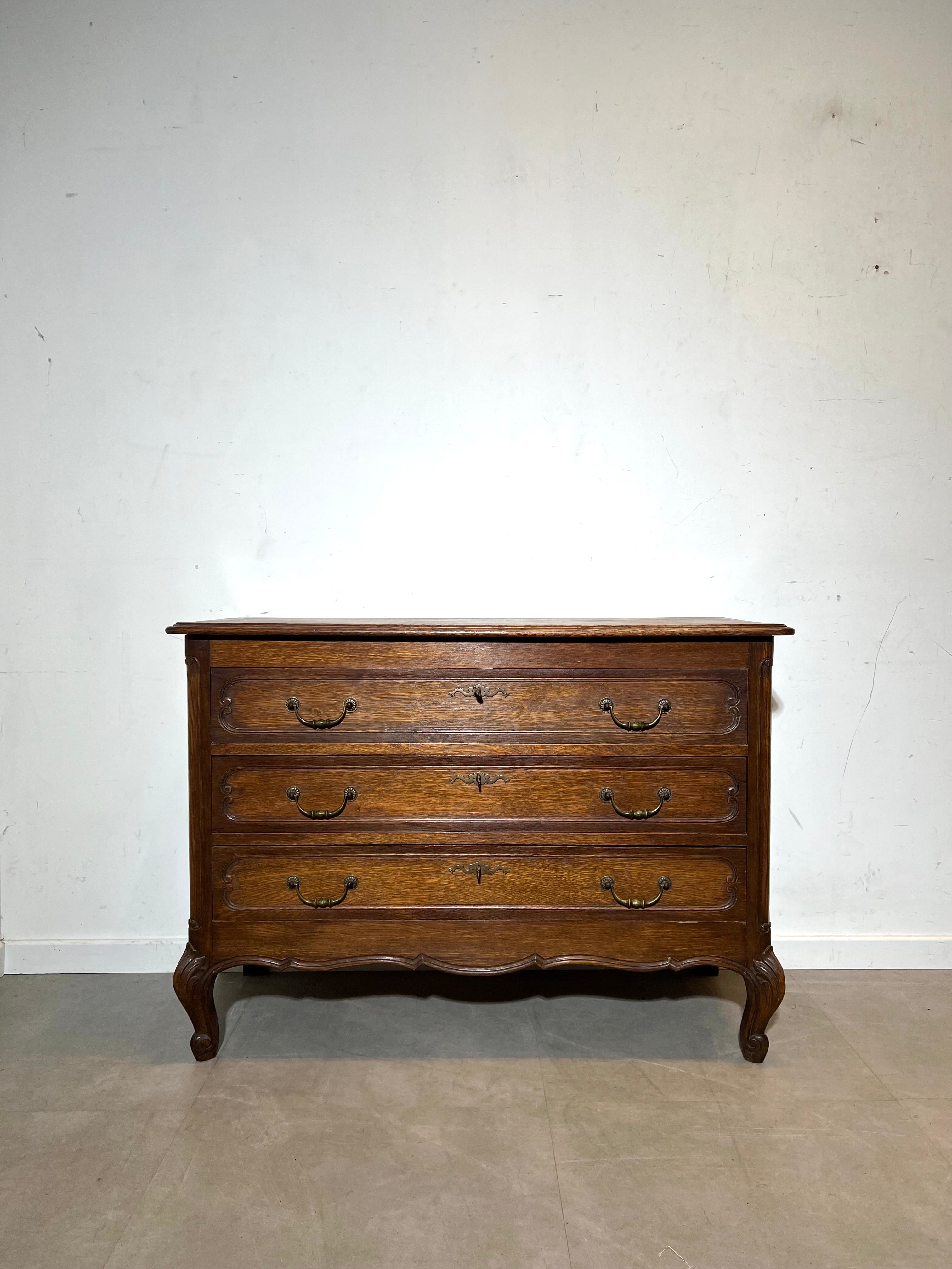 French style oak commode – 3 drawers