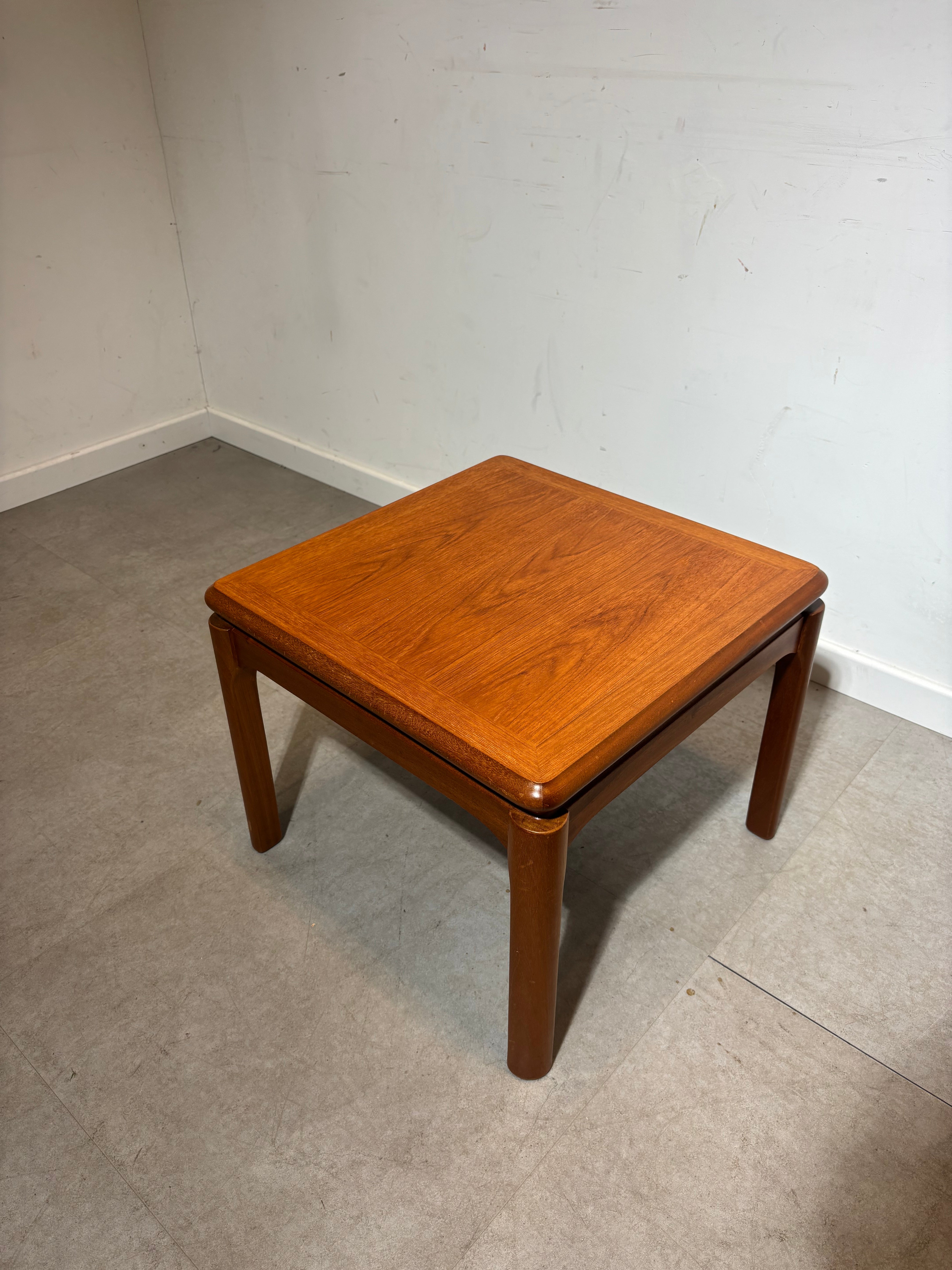 “Nathan” Coffeetable Teak