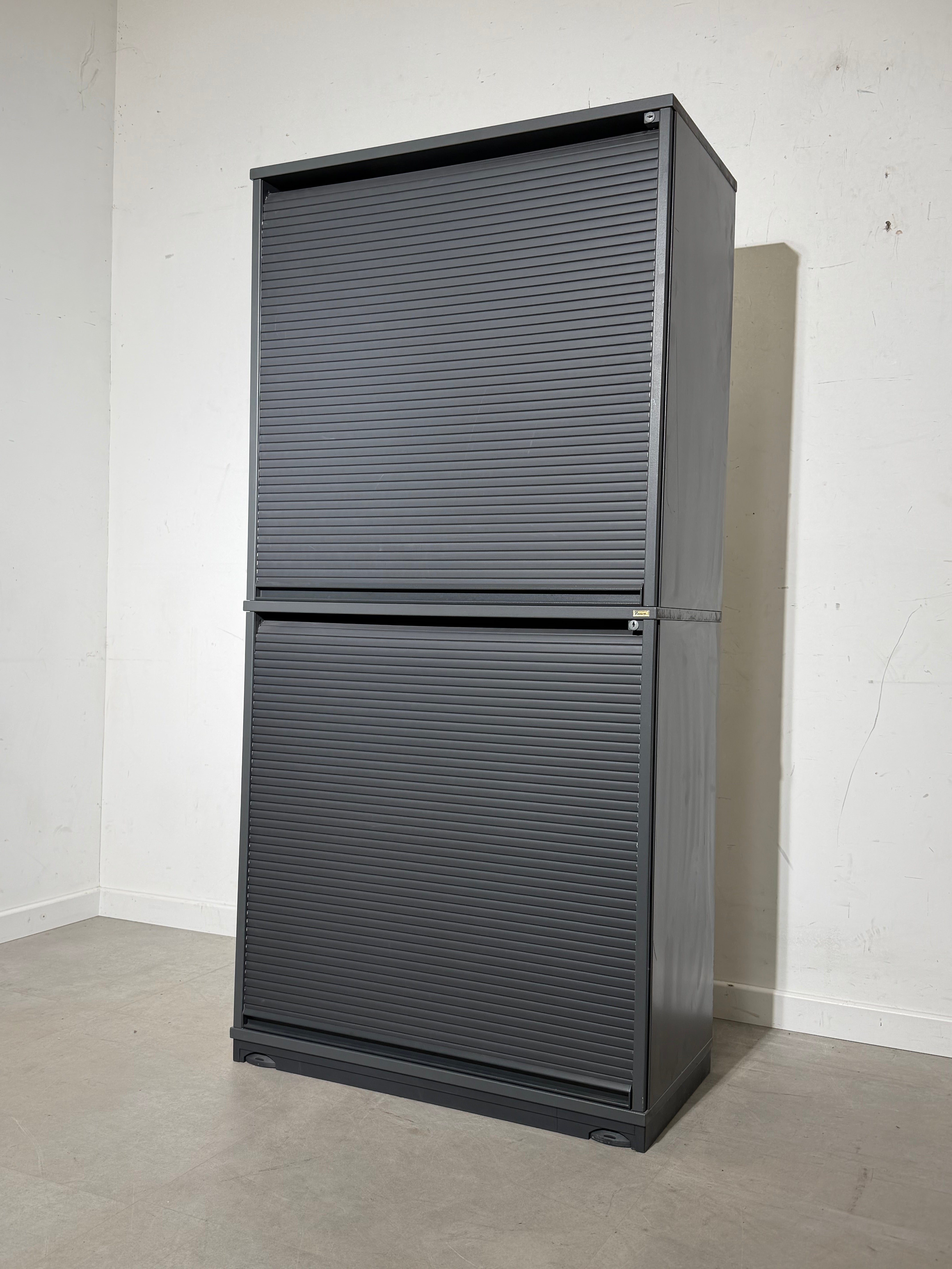Kinnarps Tambour Door Office Cabinet – Grey Metal Storage Unit – 80 x 40 x 164 cm