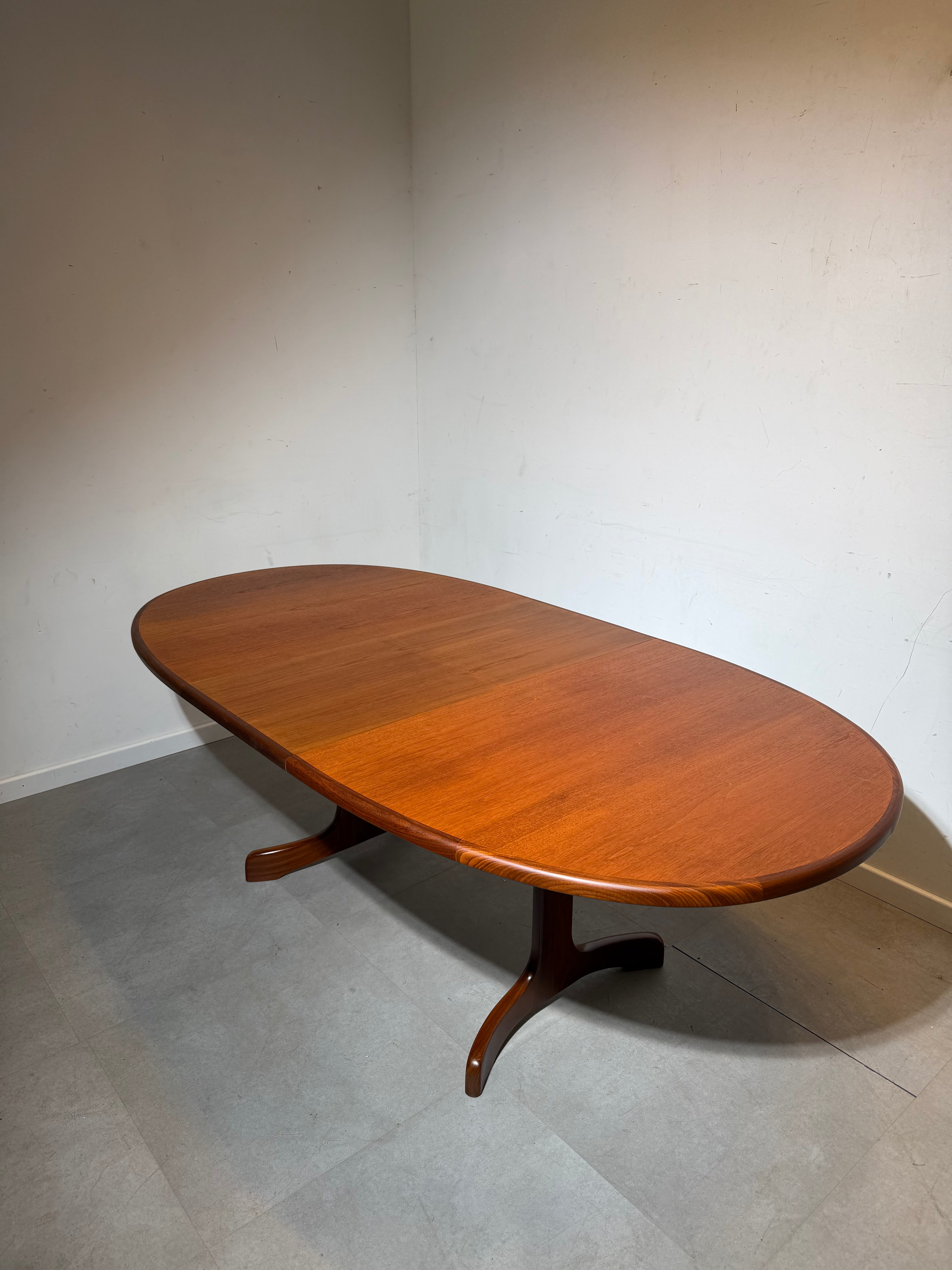 G-Plan “Whale Tail” Extendable Dining Table – Teak (1960s)