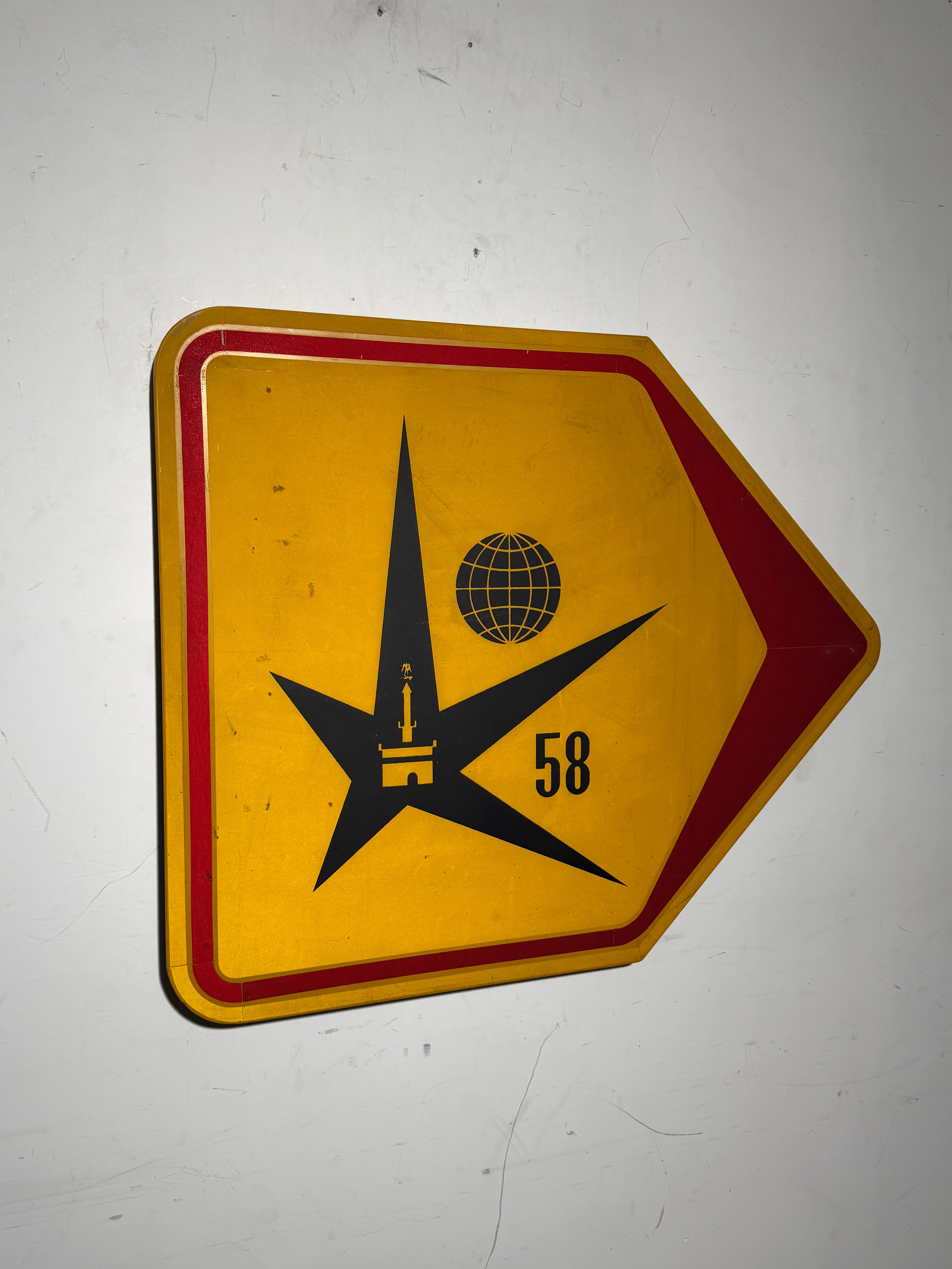 Panneau directionnel original de l'Expo 58