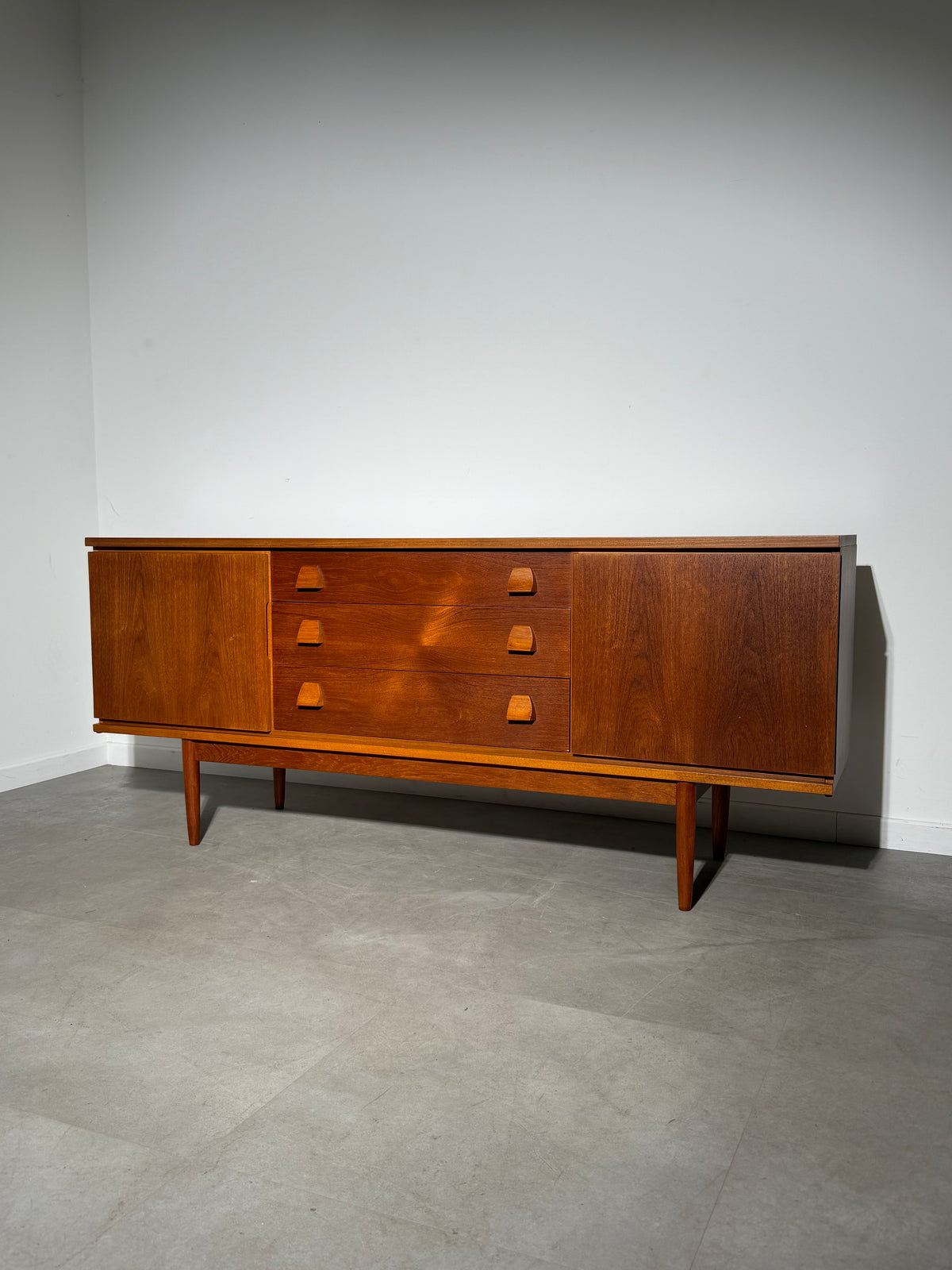 Austinsuite Teak Sideboard – British Mid-Century Modern, 1960s