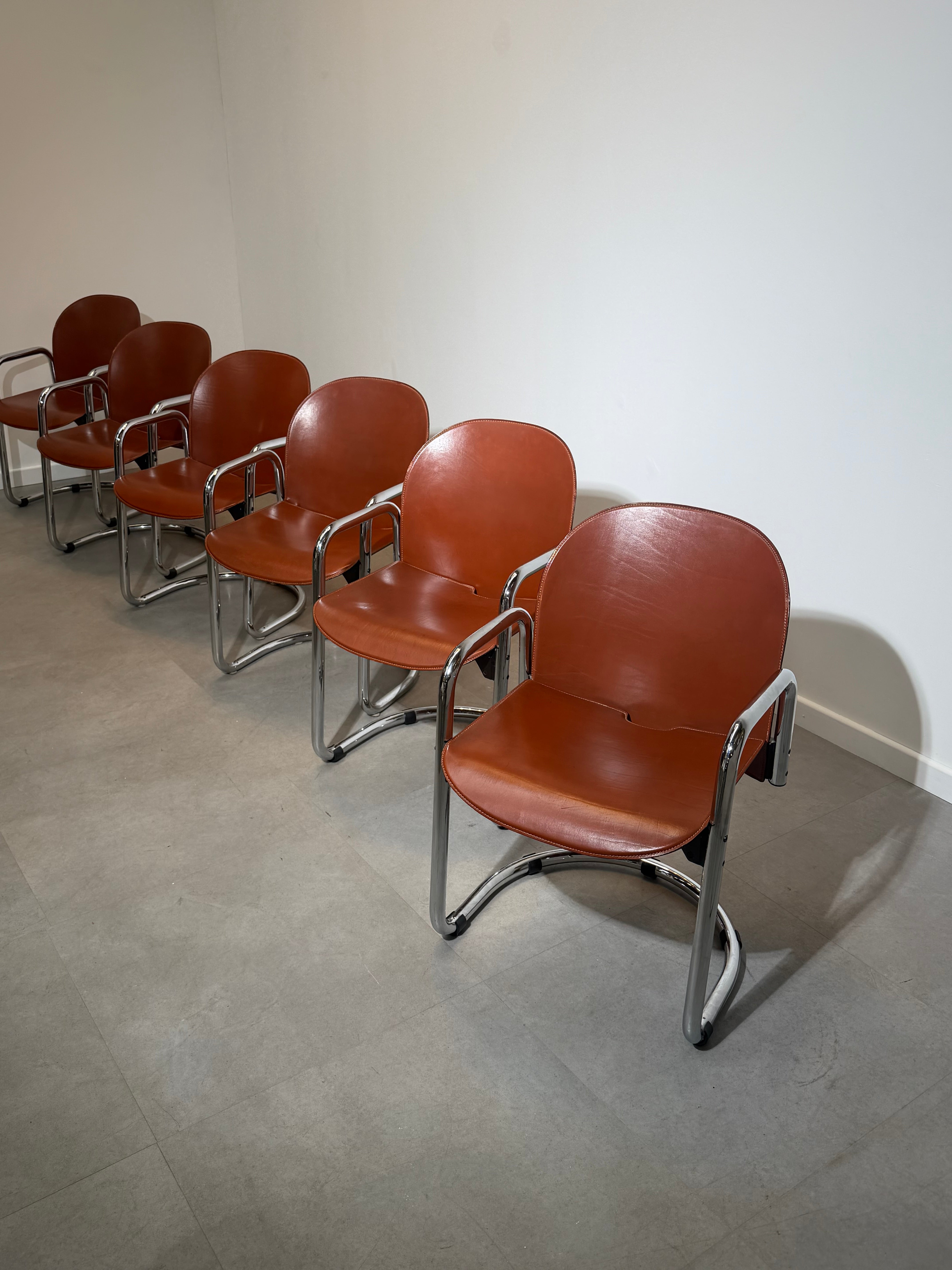 *Set of 6 “Dialogo Dessau” Chairs by Tobia & Afra Scarpa for C&B Italia – Cognac Leather Bauhaus Style