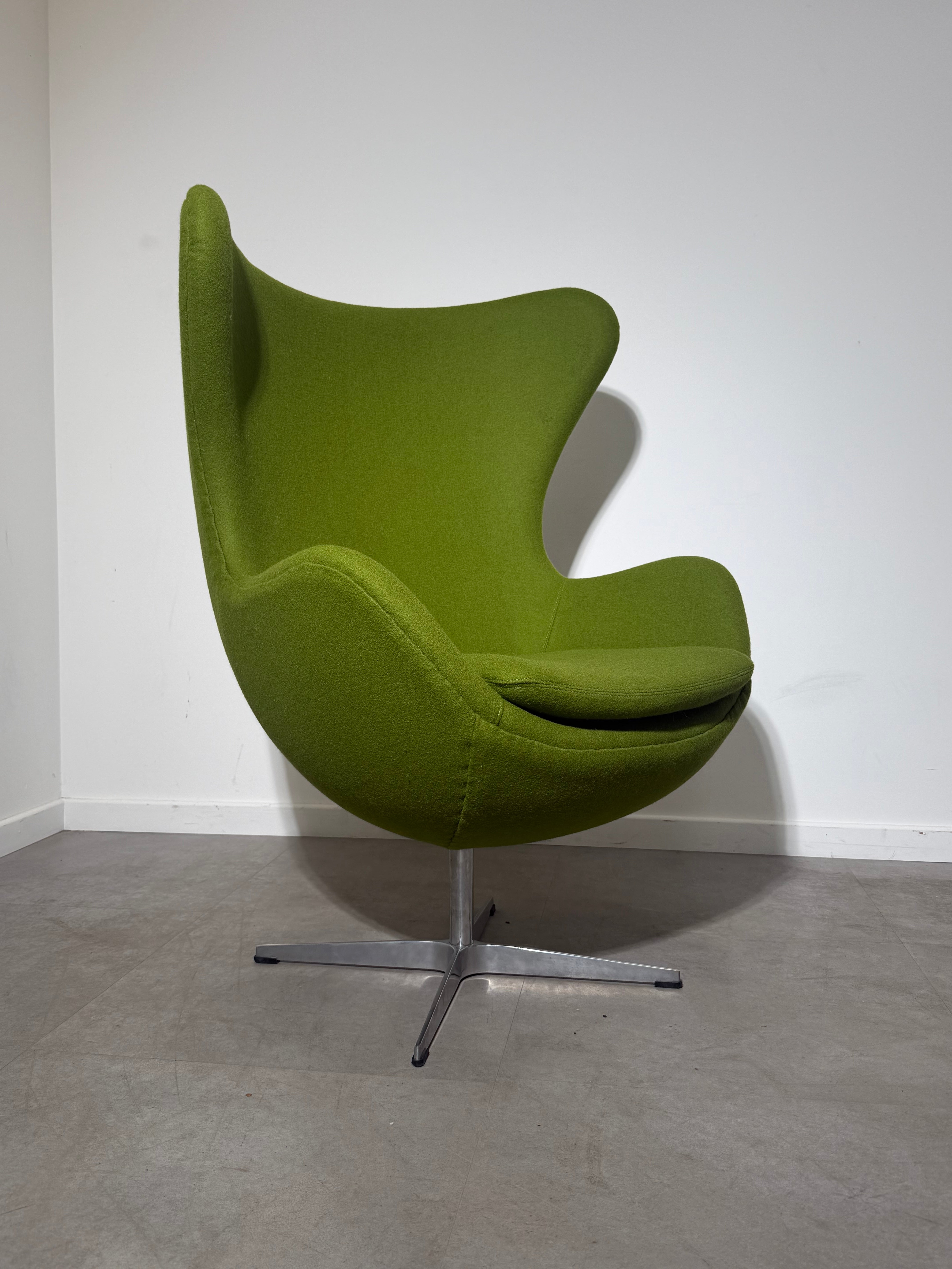 Egg Chair Replica – Newly Upholstered | Swivel Lounge Chair