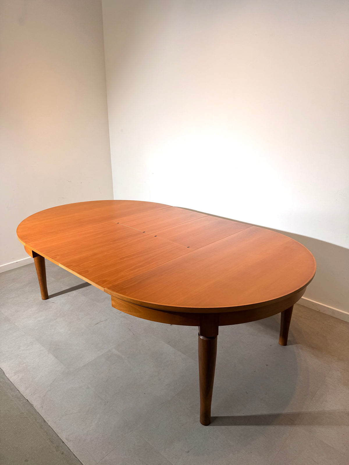 Molteni Extendable Round Dining Table