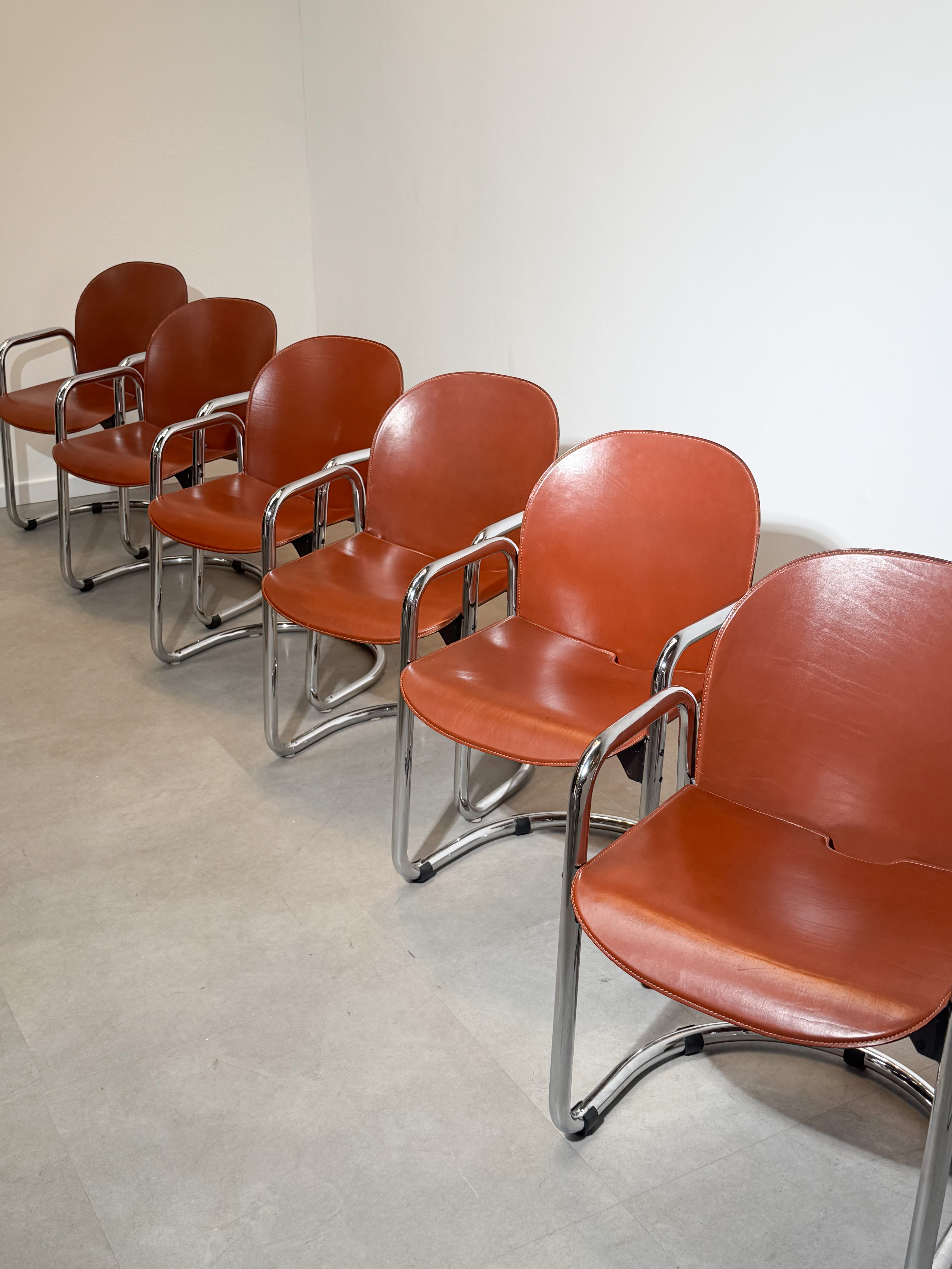 *Set of 6 “Dialogo Dessau” Chairs by Tobia & Afra Scarpa for C&B Italia – Cognac Leather Bauhaus Style