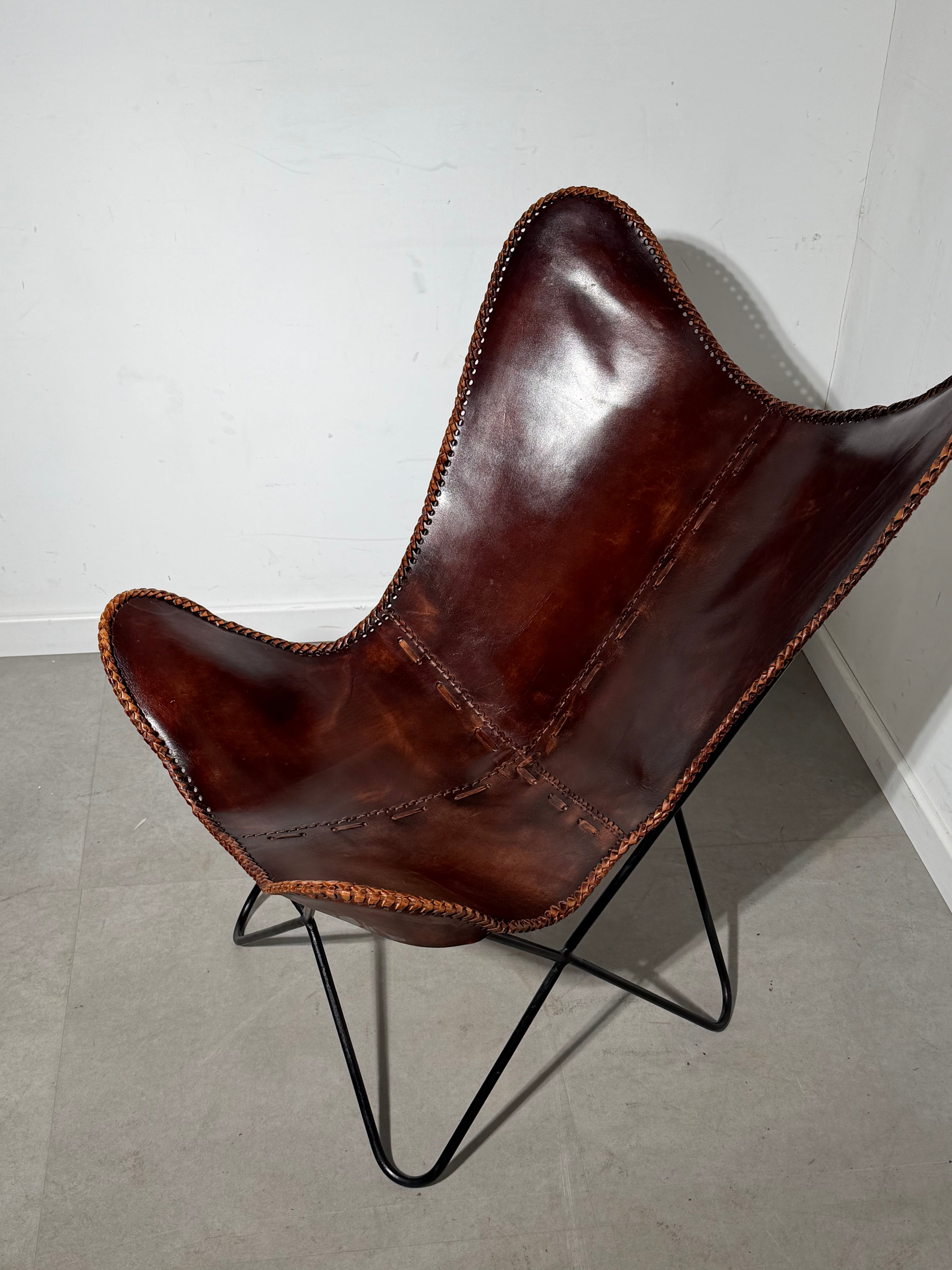 Vintage Butterfly Chair Cognac Leather – Mid Century Sling Chair