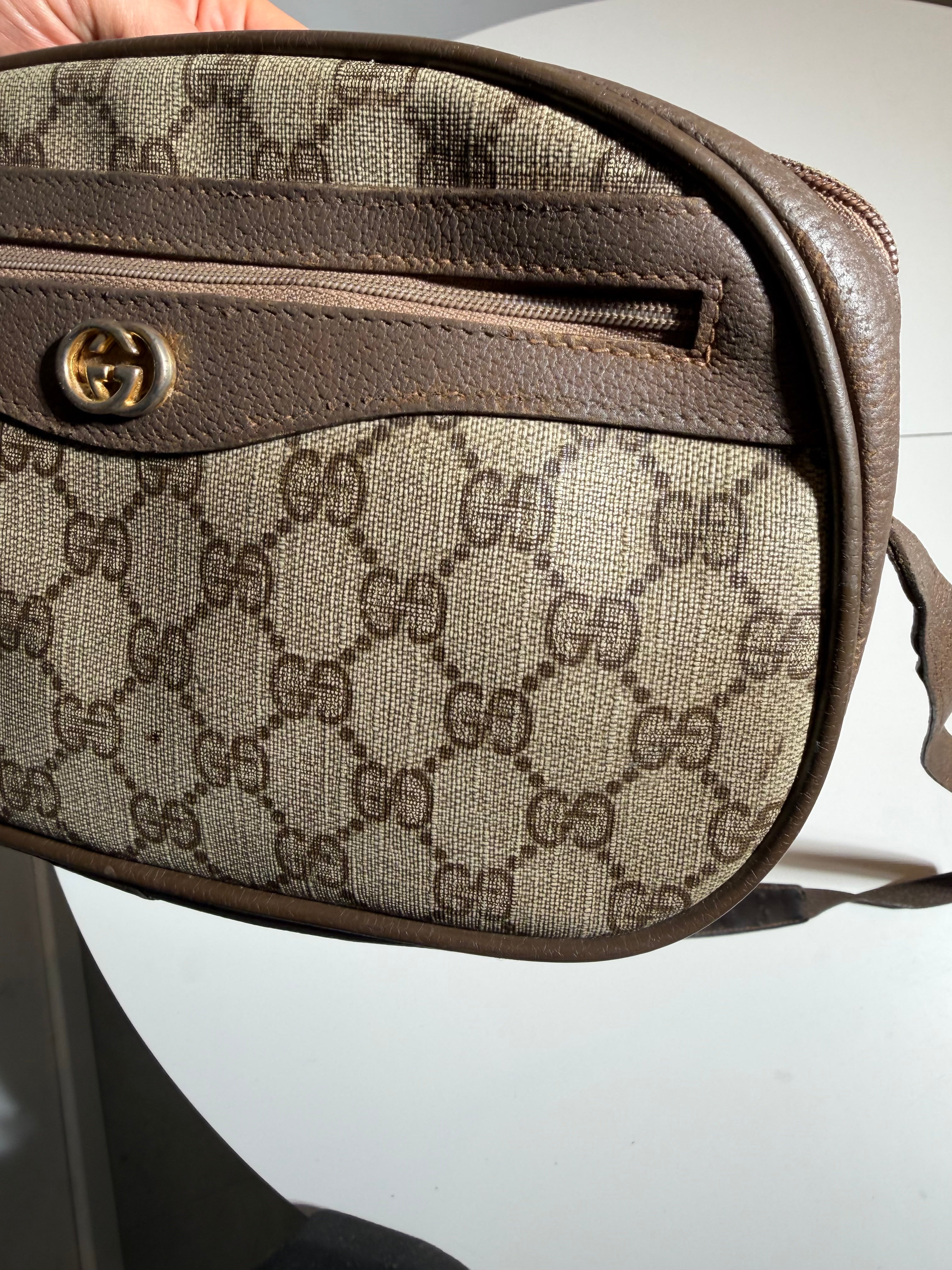 Sac bandoulière ovale Gucci en toile GG