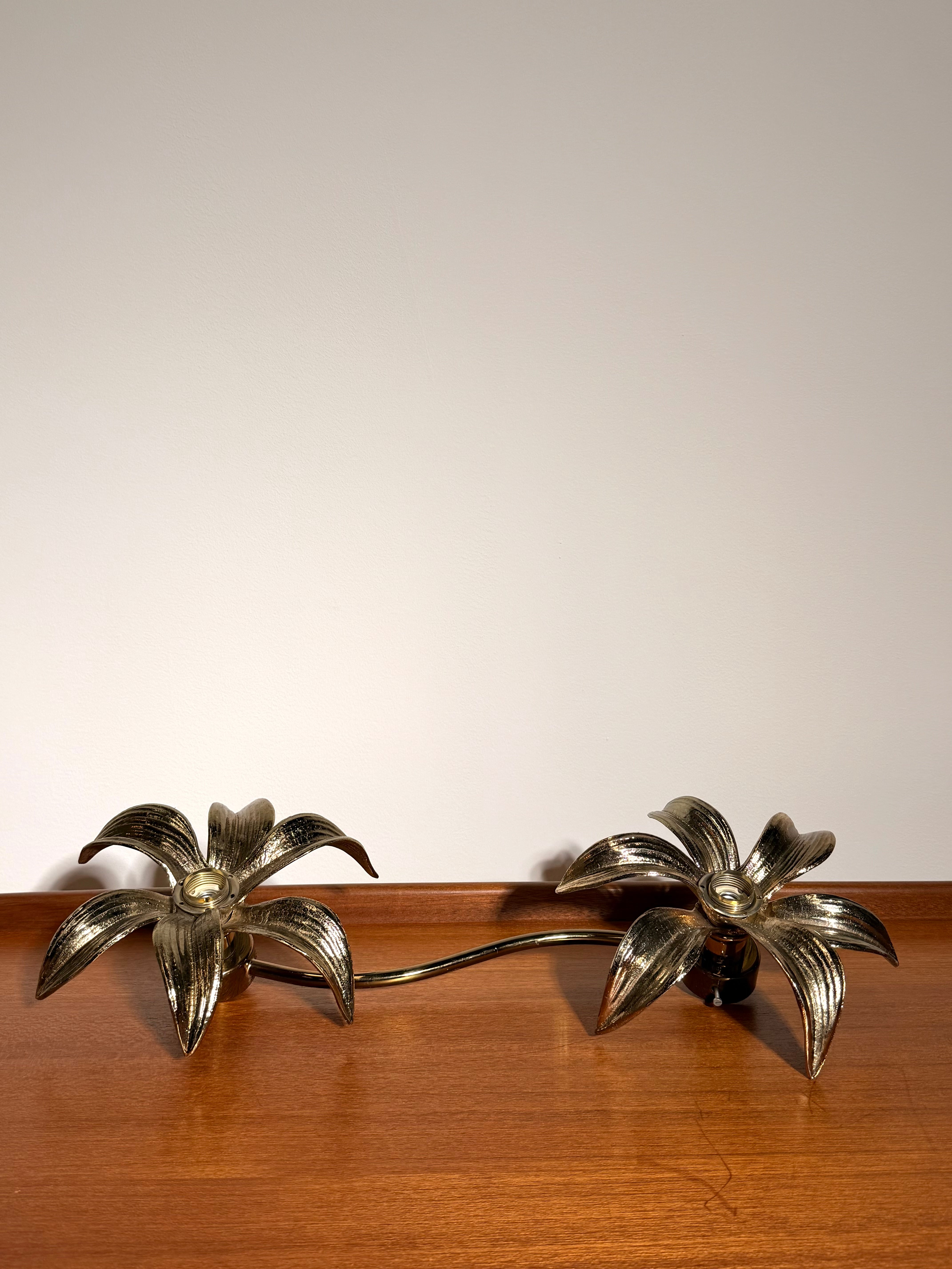 Vintage Floral Wall Lamp in Brass Willy Daro Style