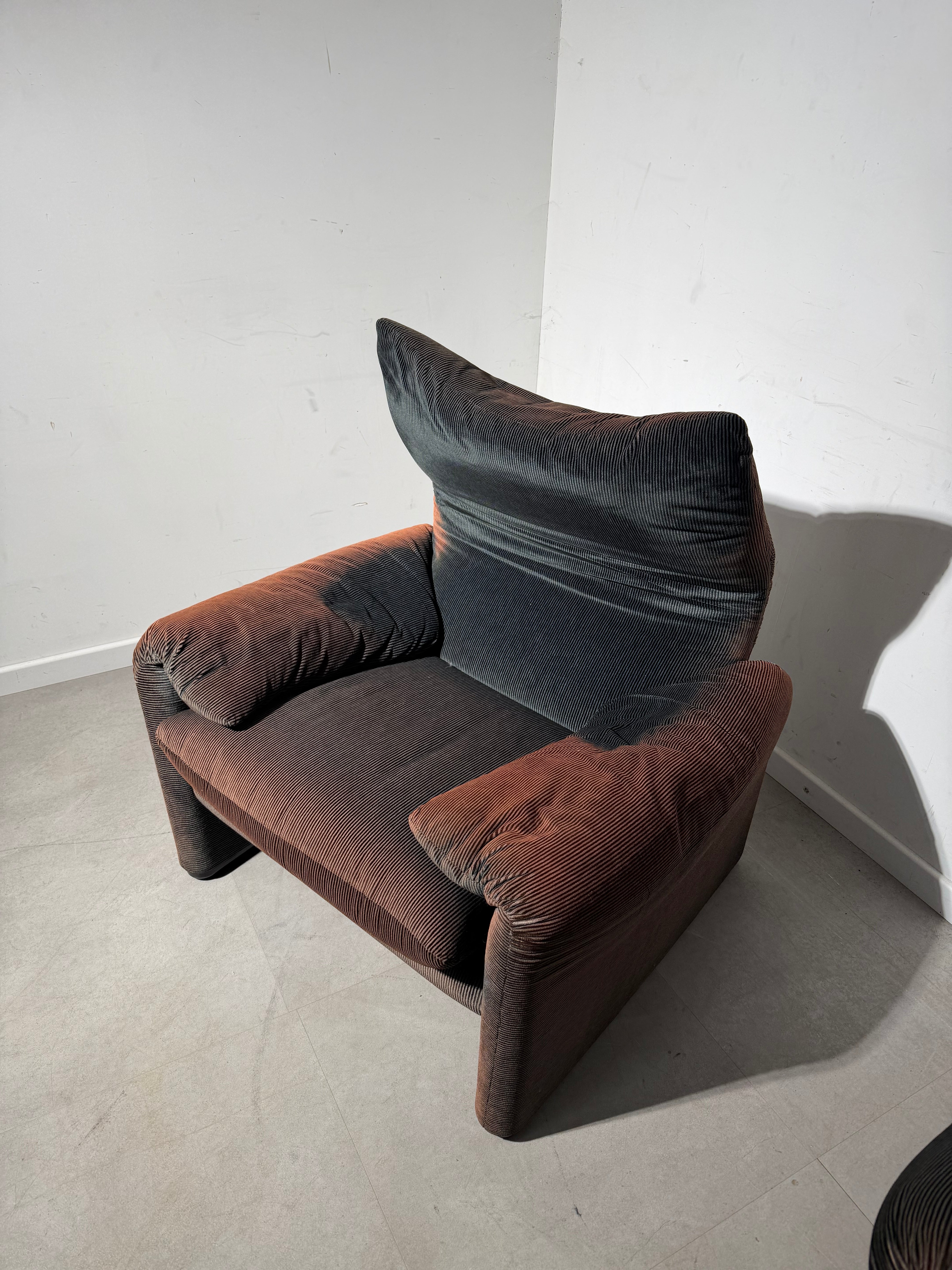 Cassina “Maralunga” One-Seater – Iconic Design with Sun-Kissed Patina