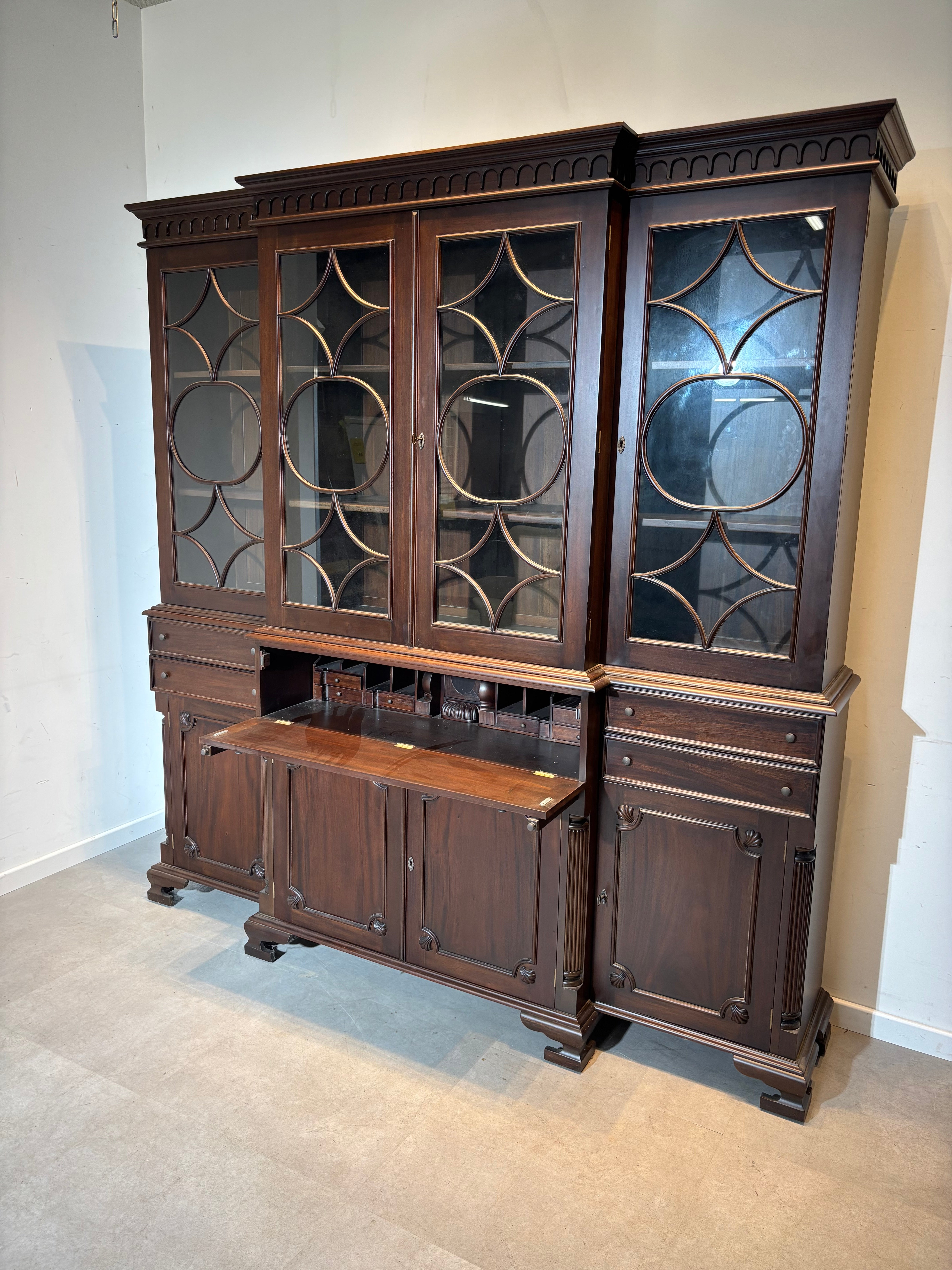 Vitrine ancienne en acajou avec fonction secrétaire