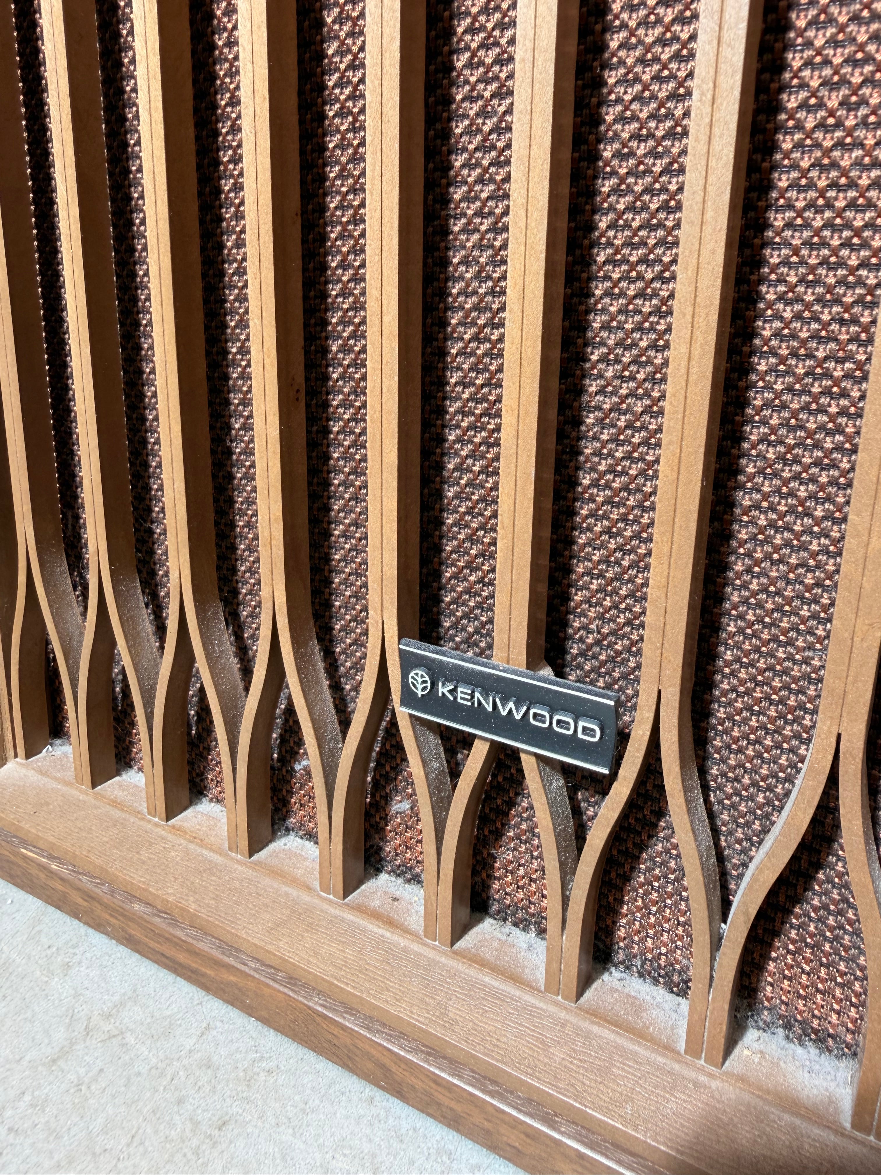 Set of Vintage Kenwood 4040D Speakers
