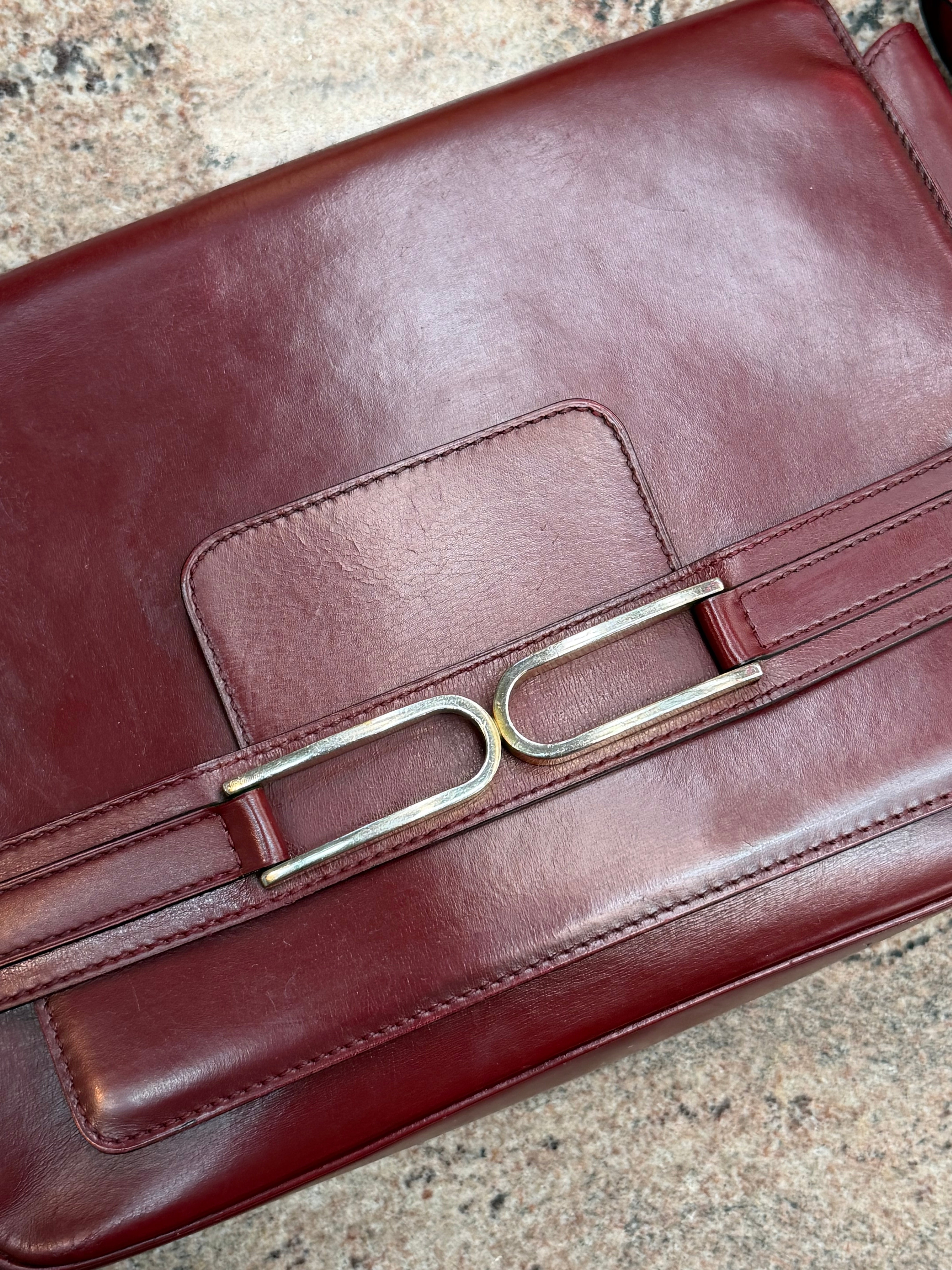 Delvaux Vintage Bourgogne Crossbody Bag – Leather – With Mirror – 27 x 20 cm