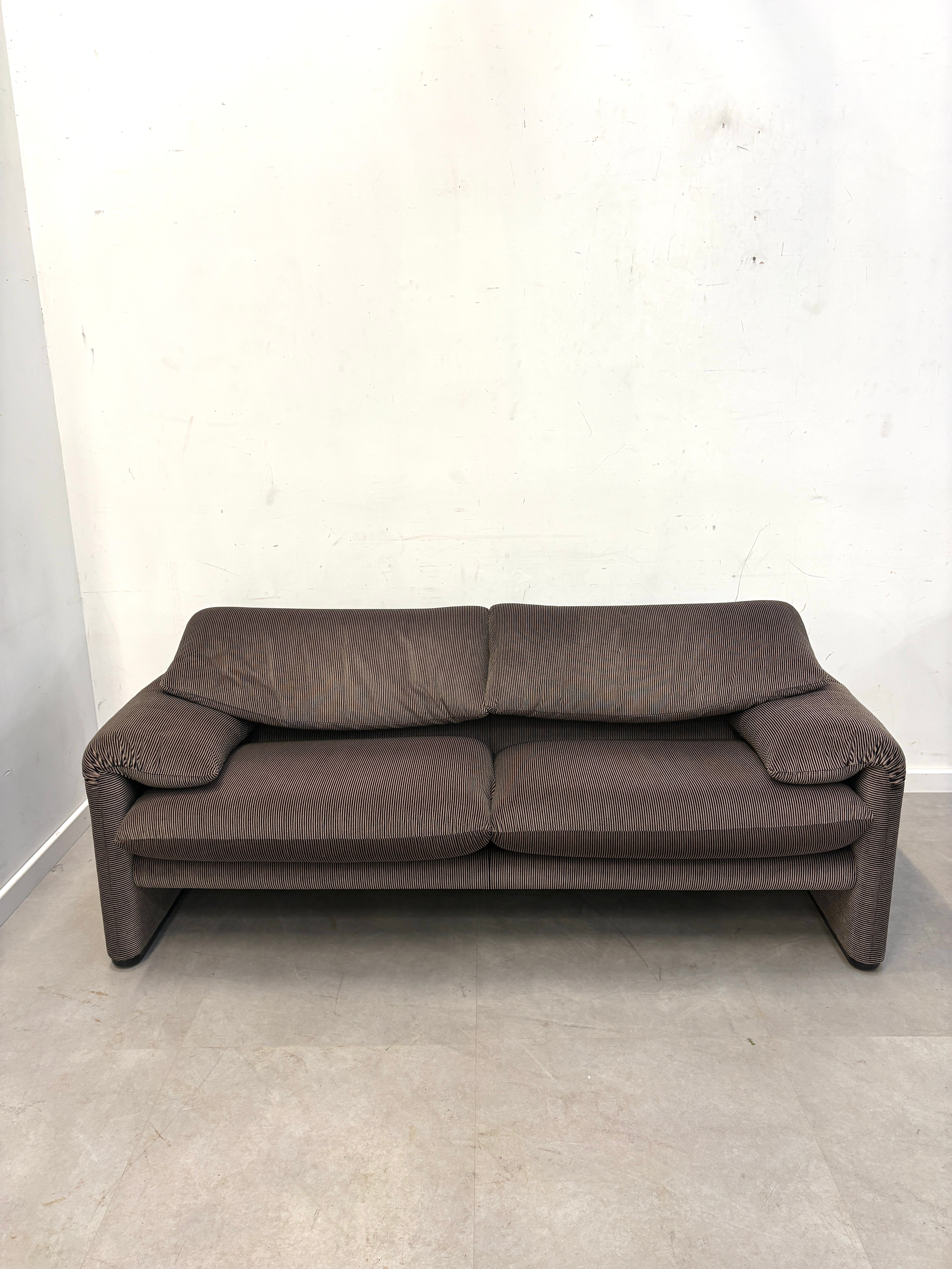 Cassina Maraluga 2,5 + 2 sofa set by Vico Magistretti