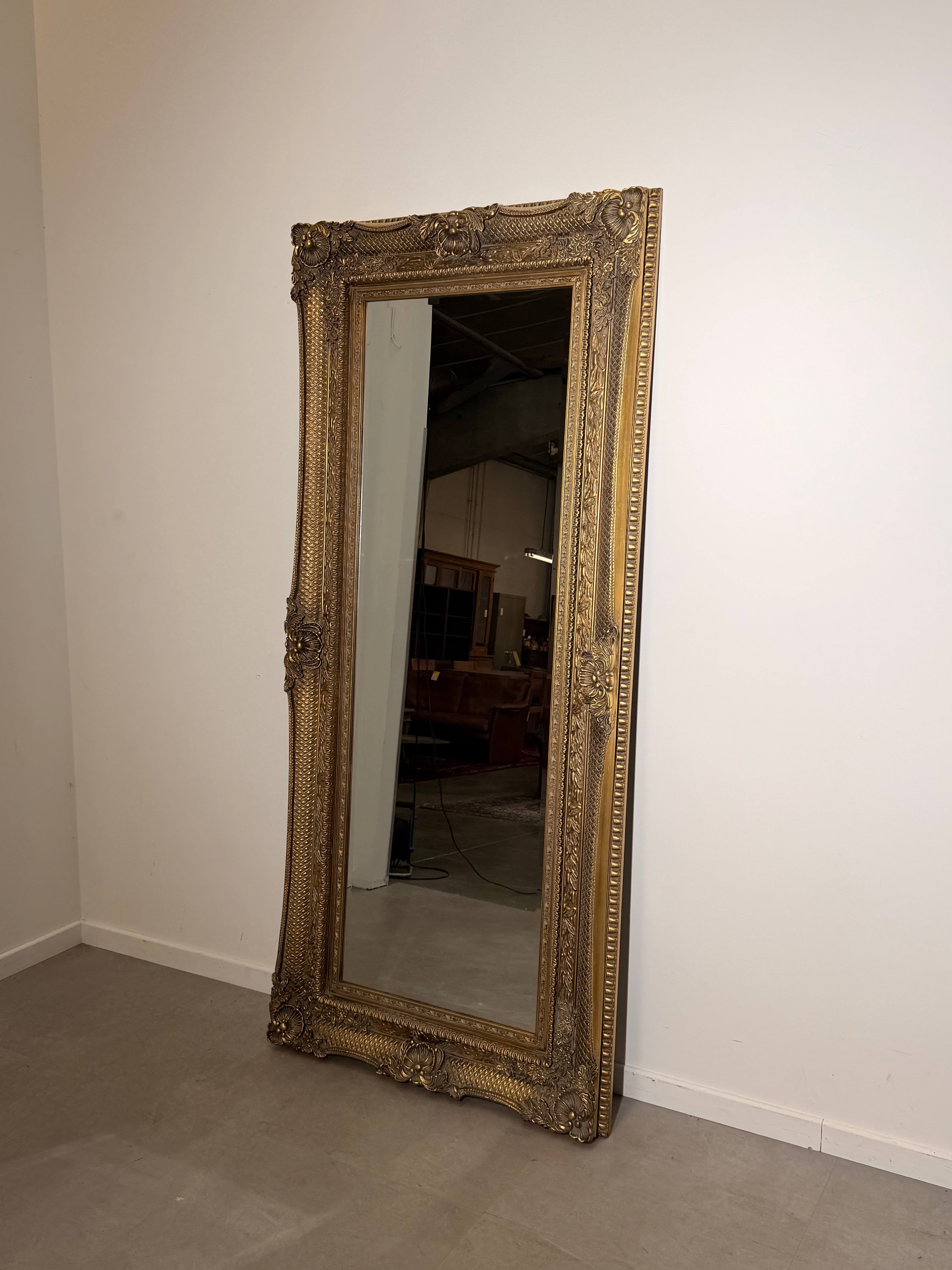 Ornate Gilt Floor Mirror – Classic Baroque Style