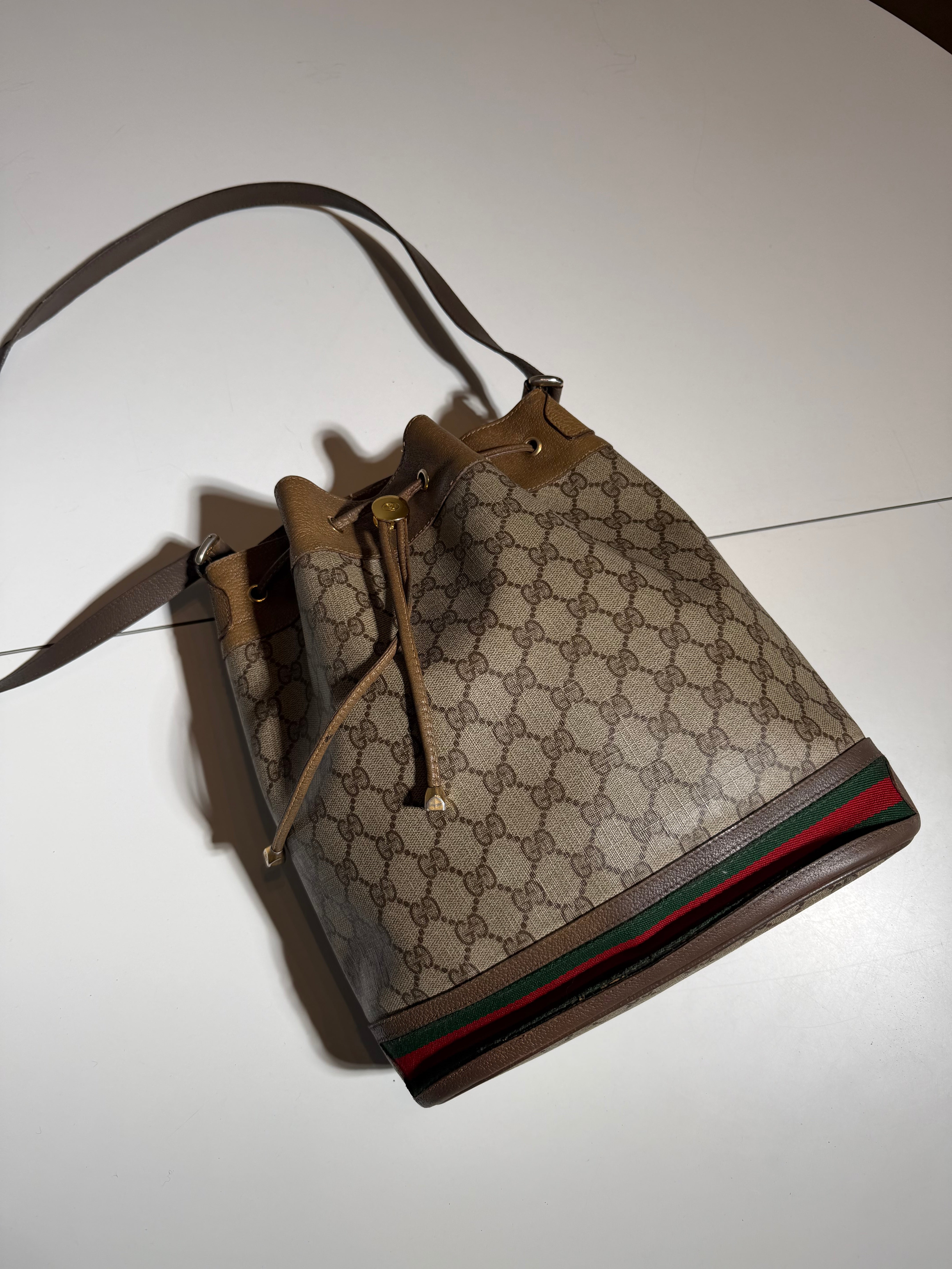 Sac seau Gucci Ophidia en toile GG