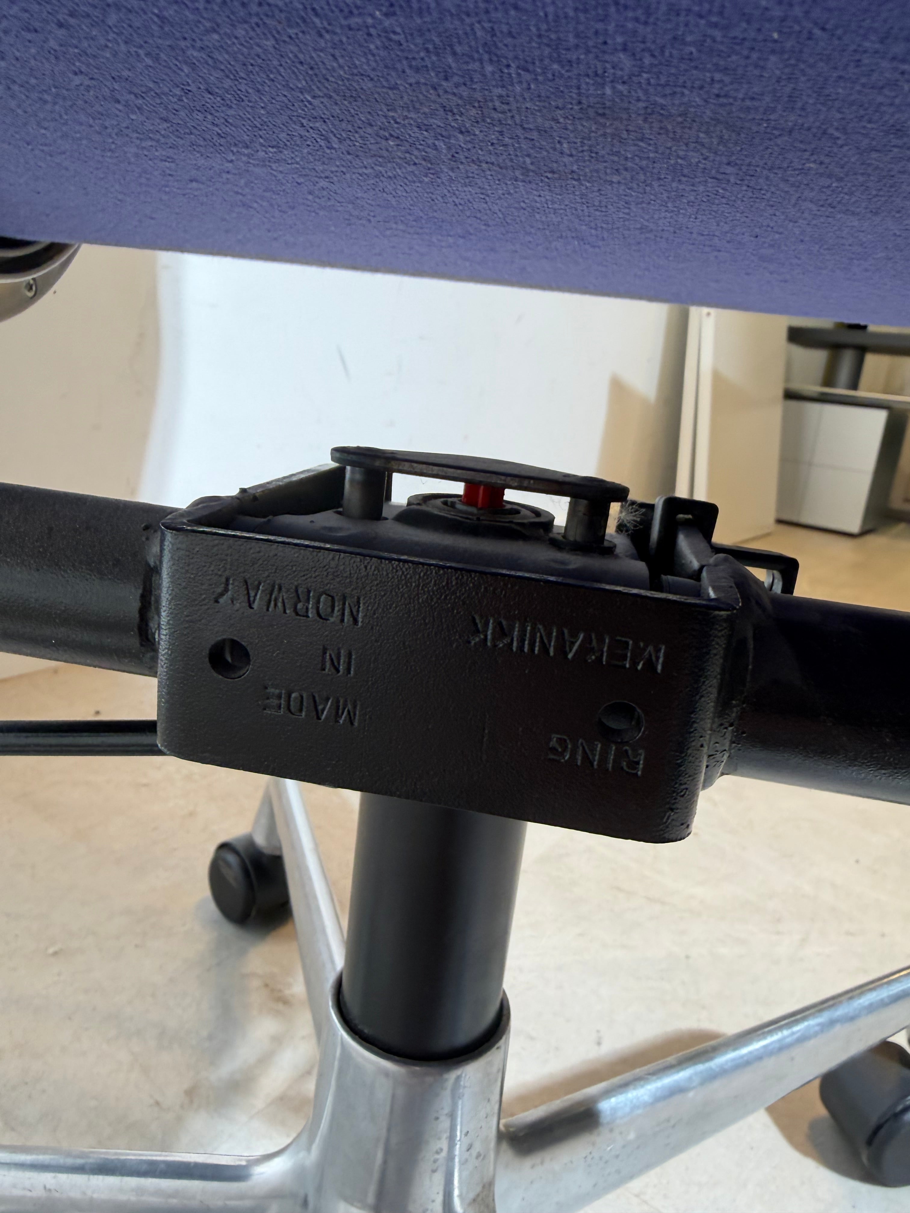 Vitra Charles &amp; Ray Eames EA 219 bureaustoel met zachte zitting