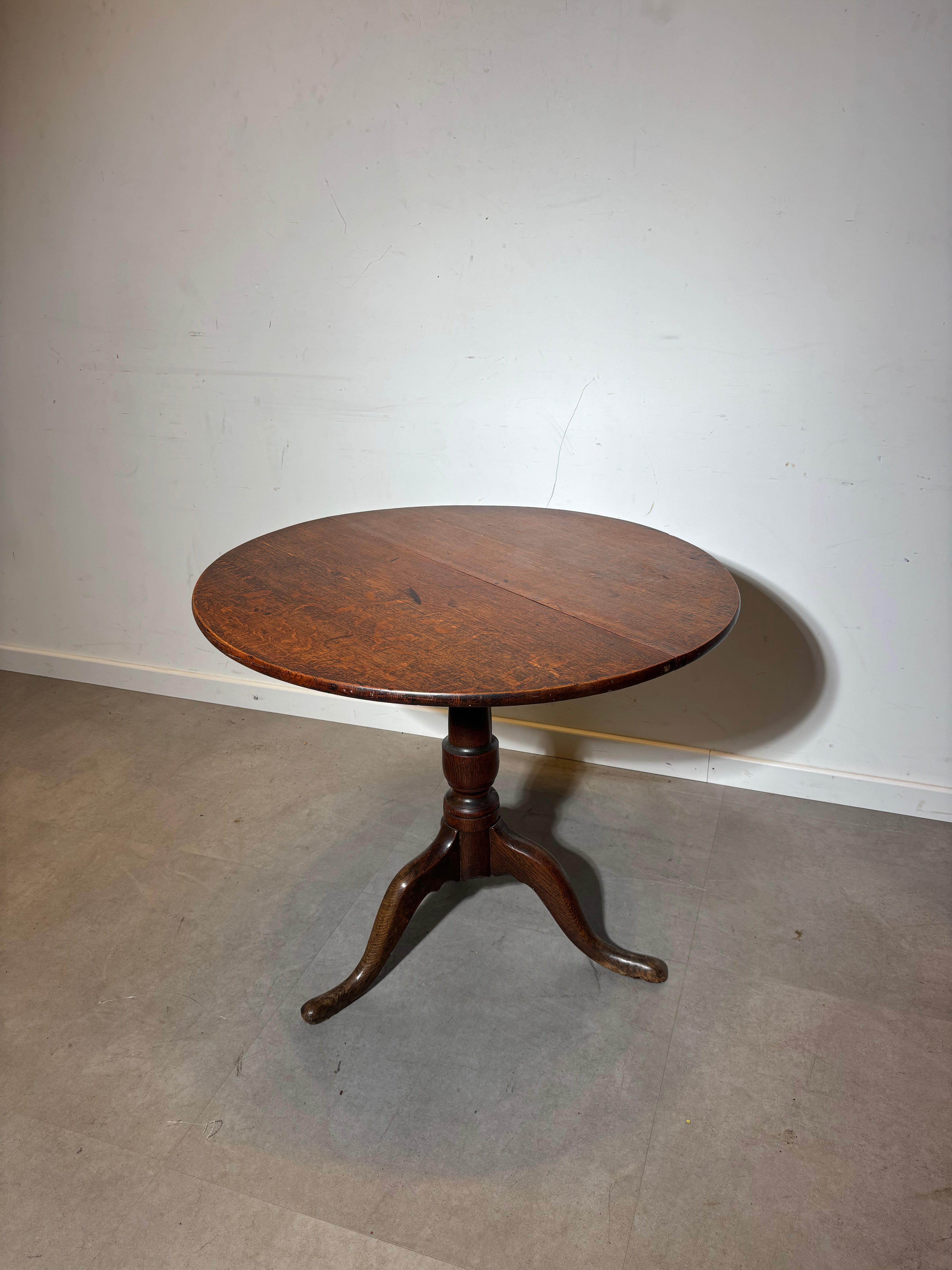 Antique foldable sidetable in oak wood