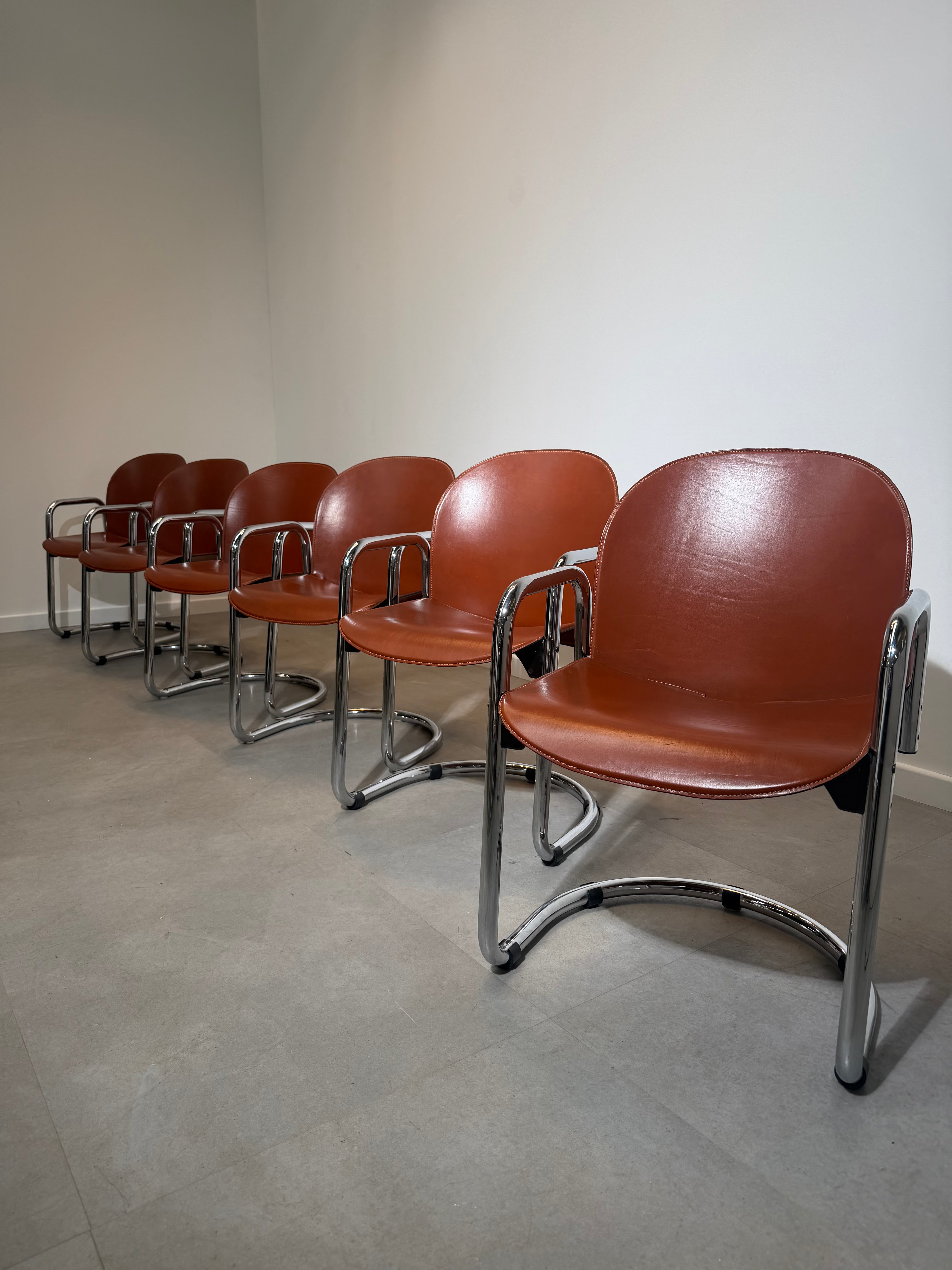 *Set of 6 “Dialogo Dessau” Chairs by Tobia & Afra Scarpa for C&B Italia – Cognac Leather Bauhaus Style