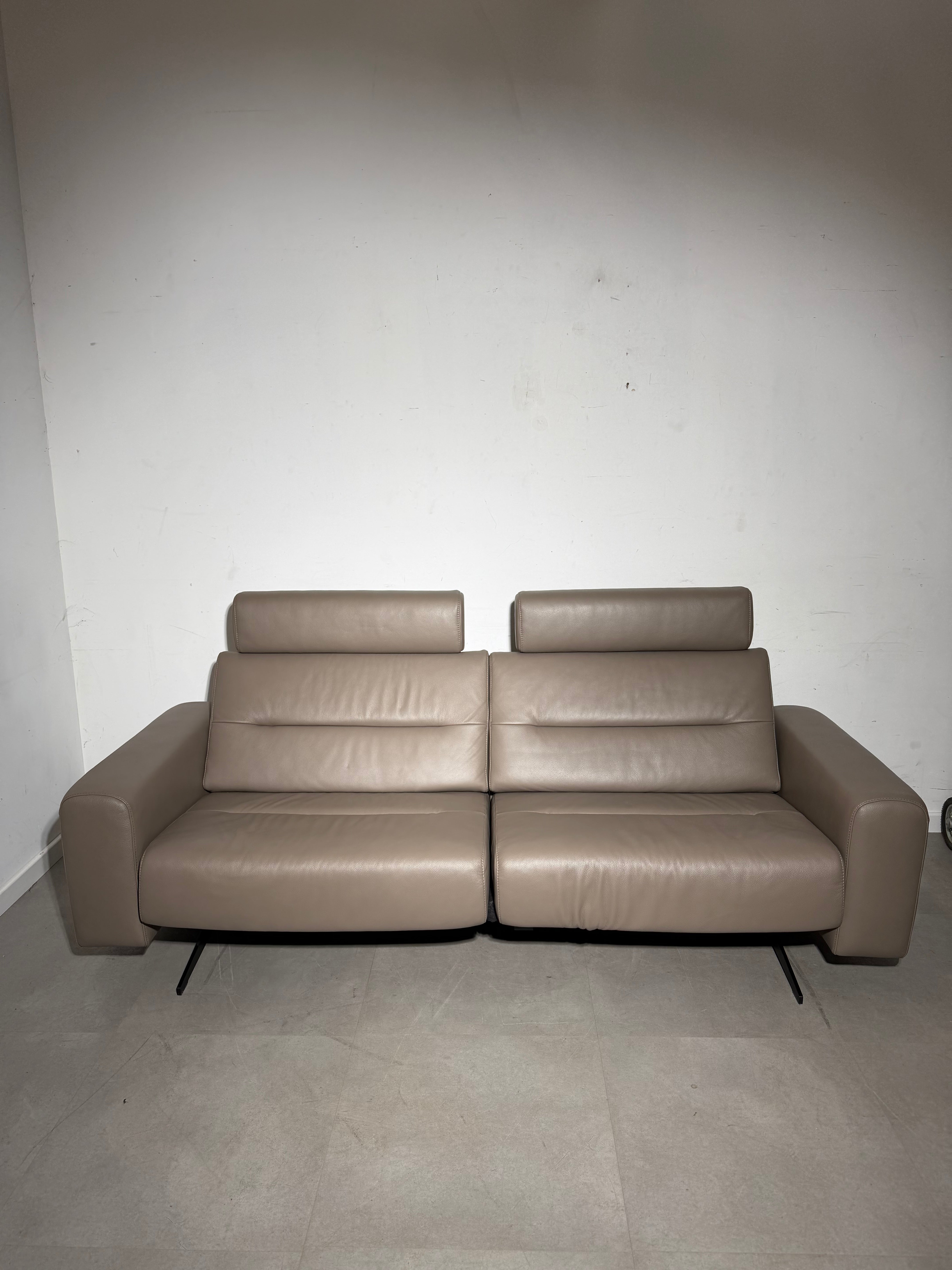 Stressless Stella 2,5-zitsbank – Taupekleurig leer