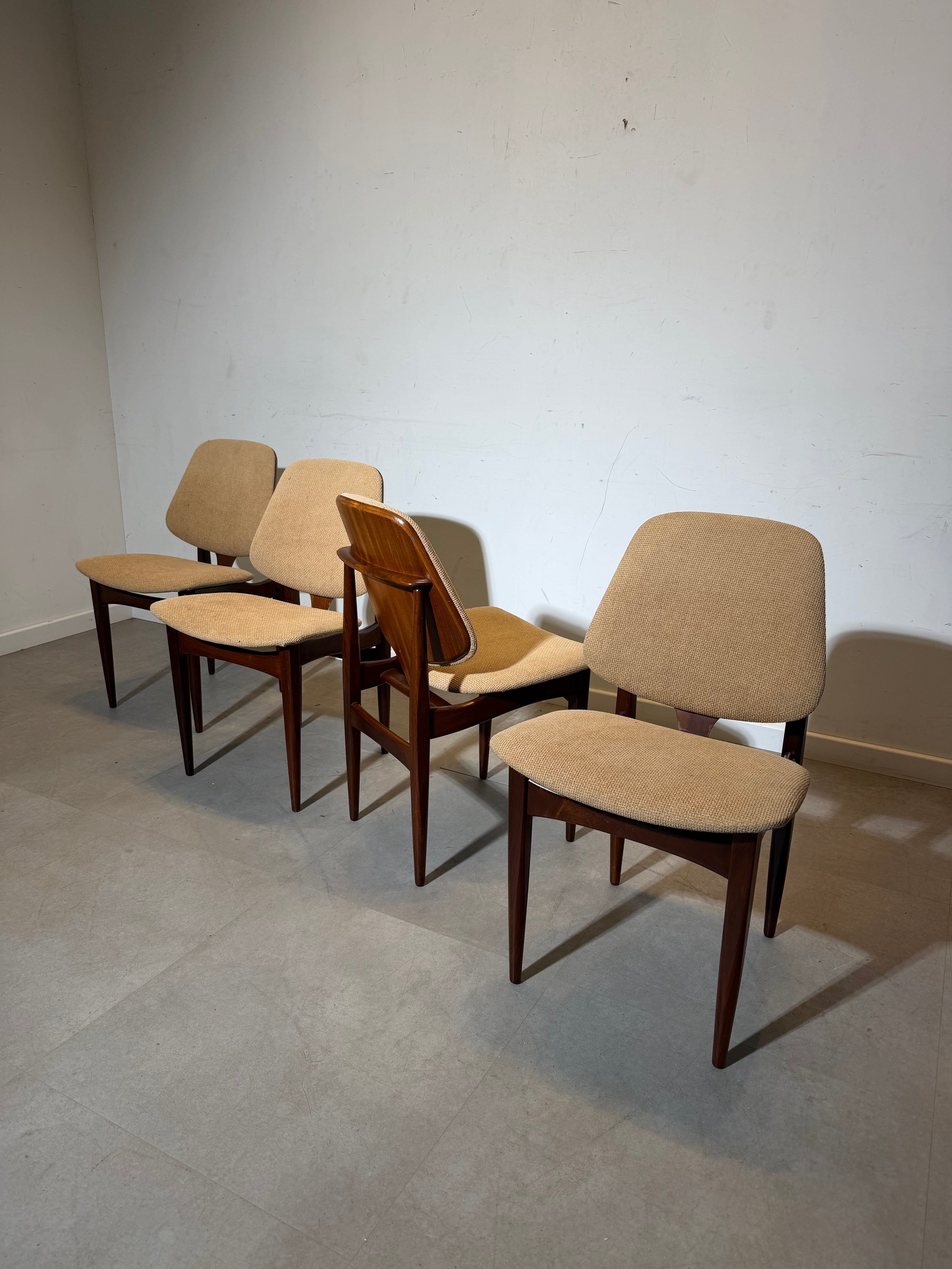 Elliotts de Newbury – Ensemble de 4 chaises de salle à manger en teck (années 1960)