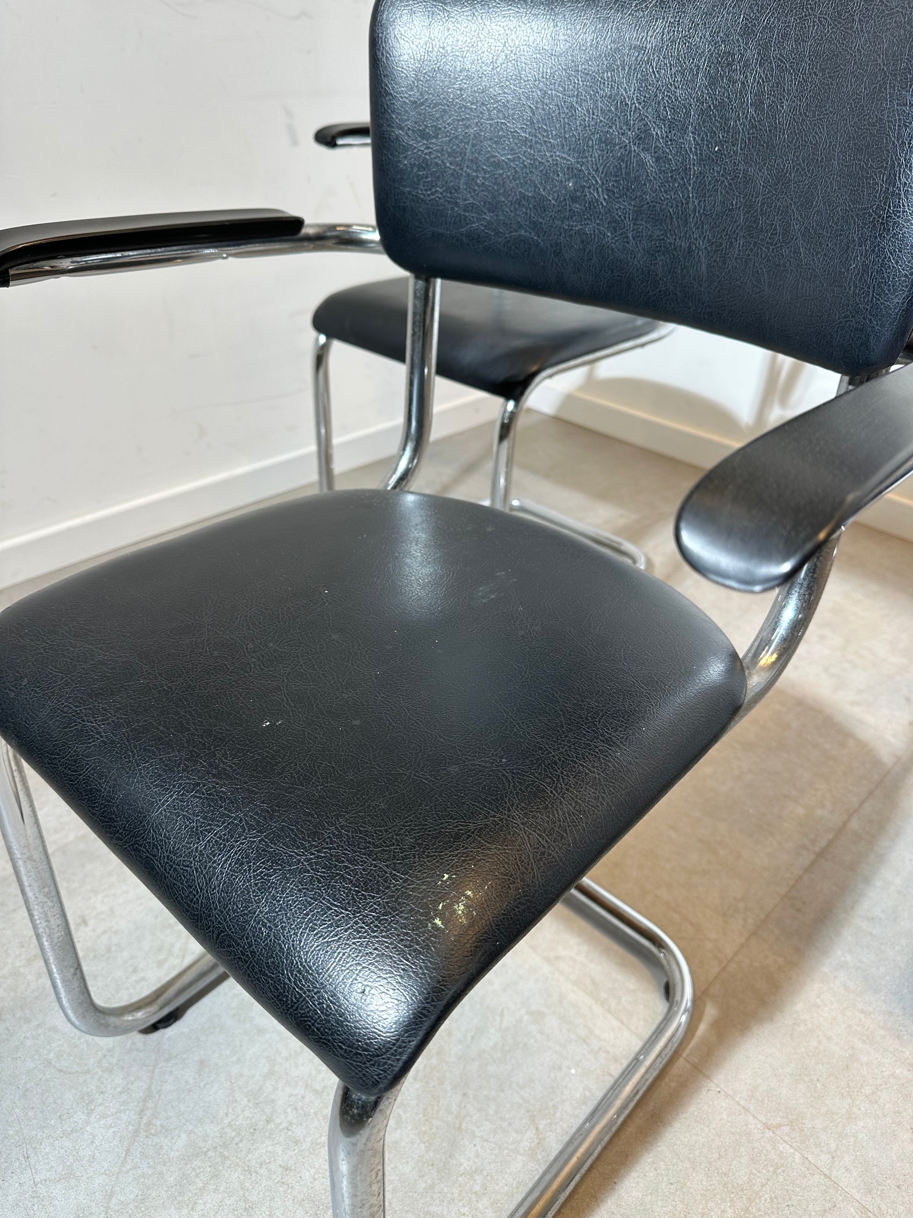 Chaises cantilever Tubax noires