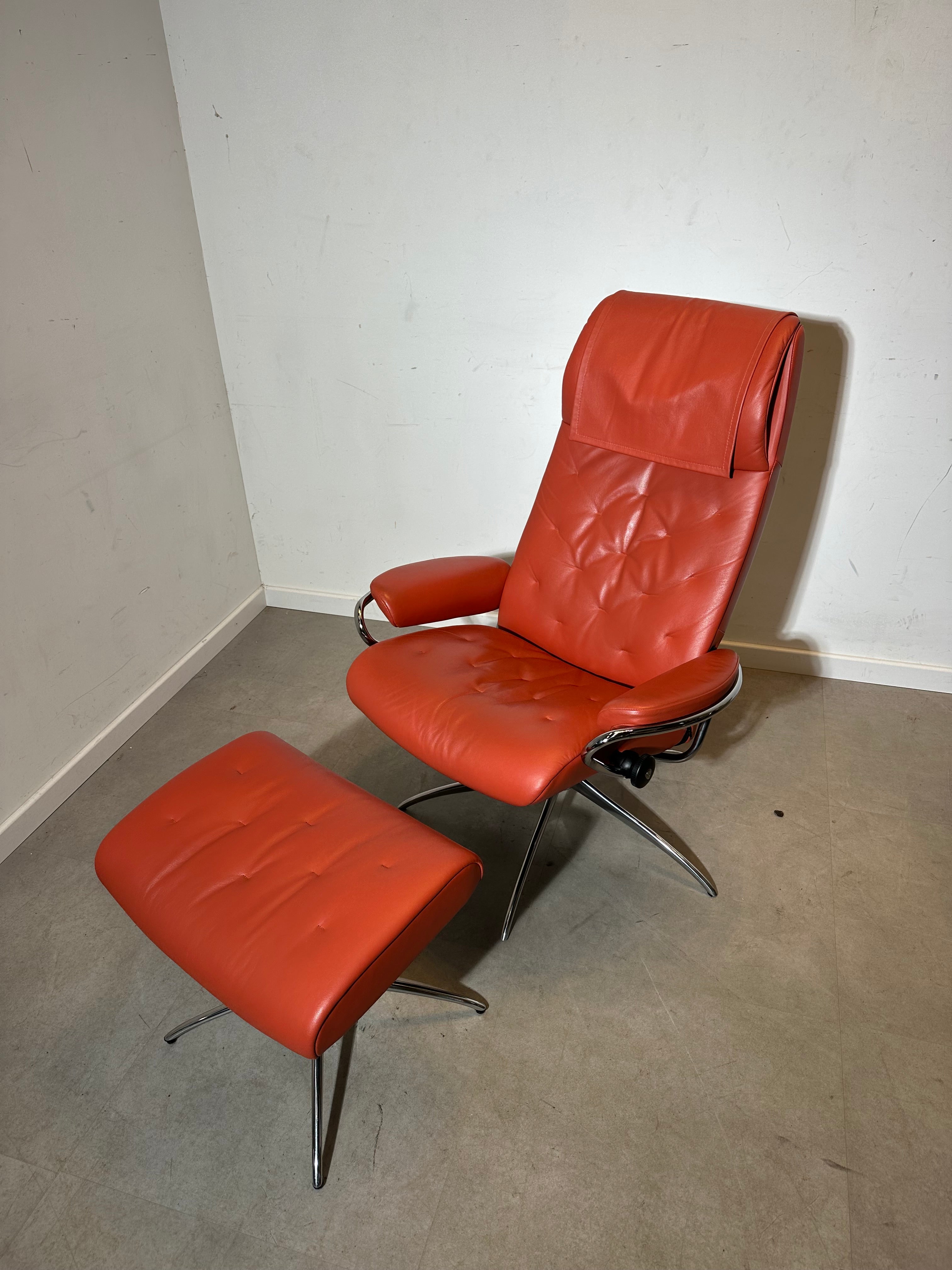 Stressless reclining lounge chair with ottoman