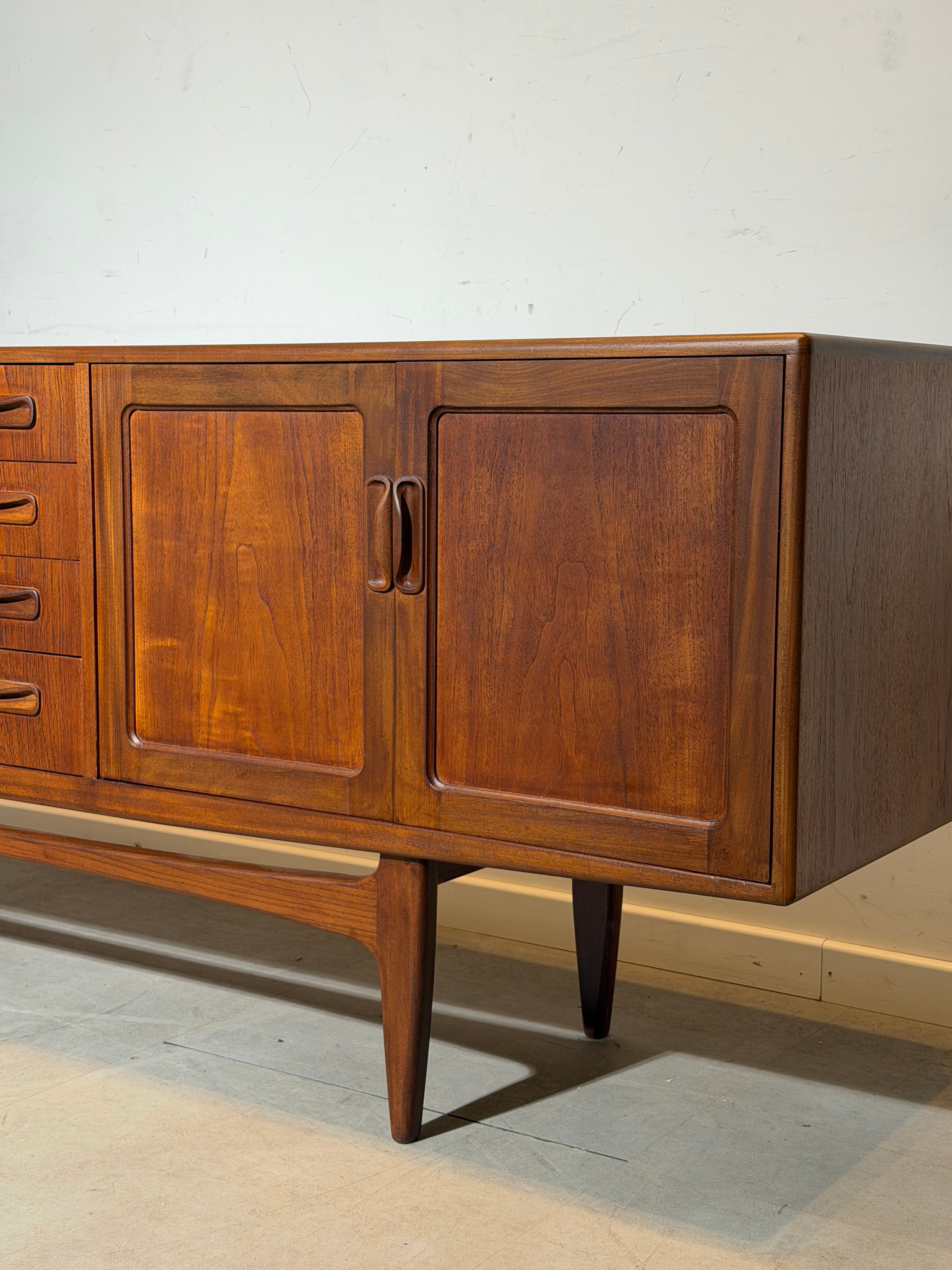 Vintage G-Plan "Fresco" dressoir van Victor Wilkins (jaren 60)