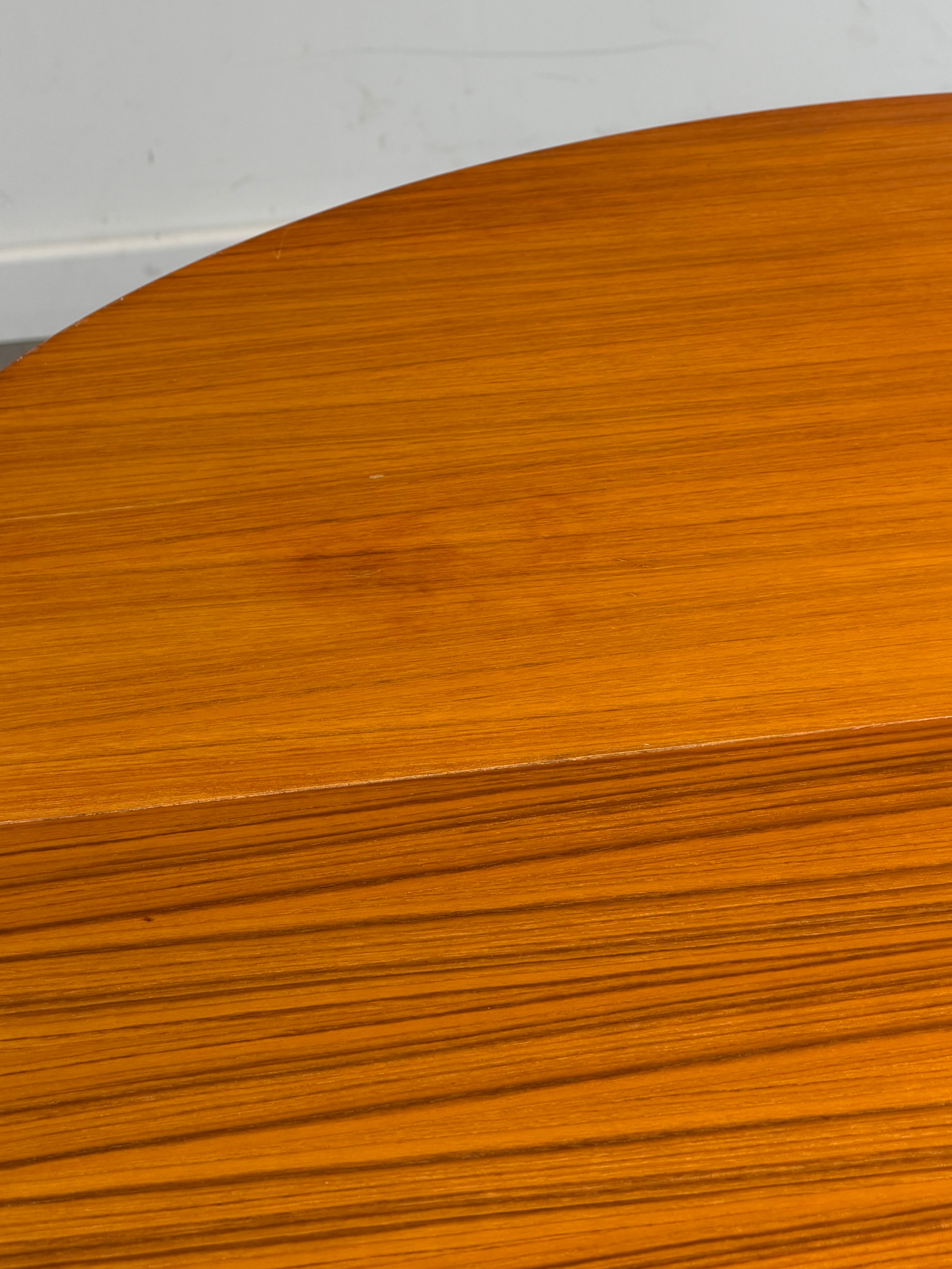 Vintage Teak Extendable Dining Table Ø110 / 155 cm | Mid Century Round Oval Dining Table