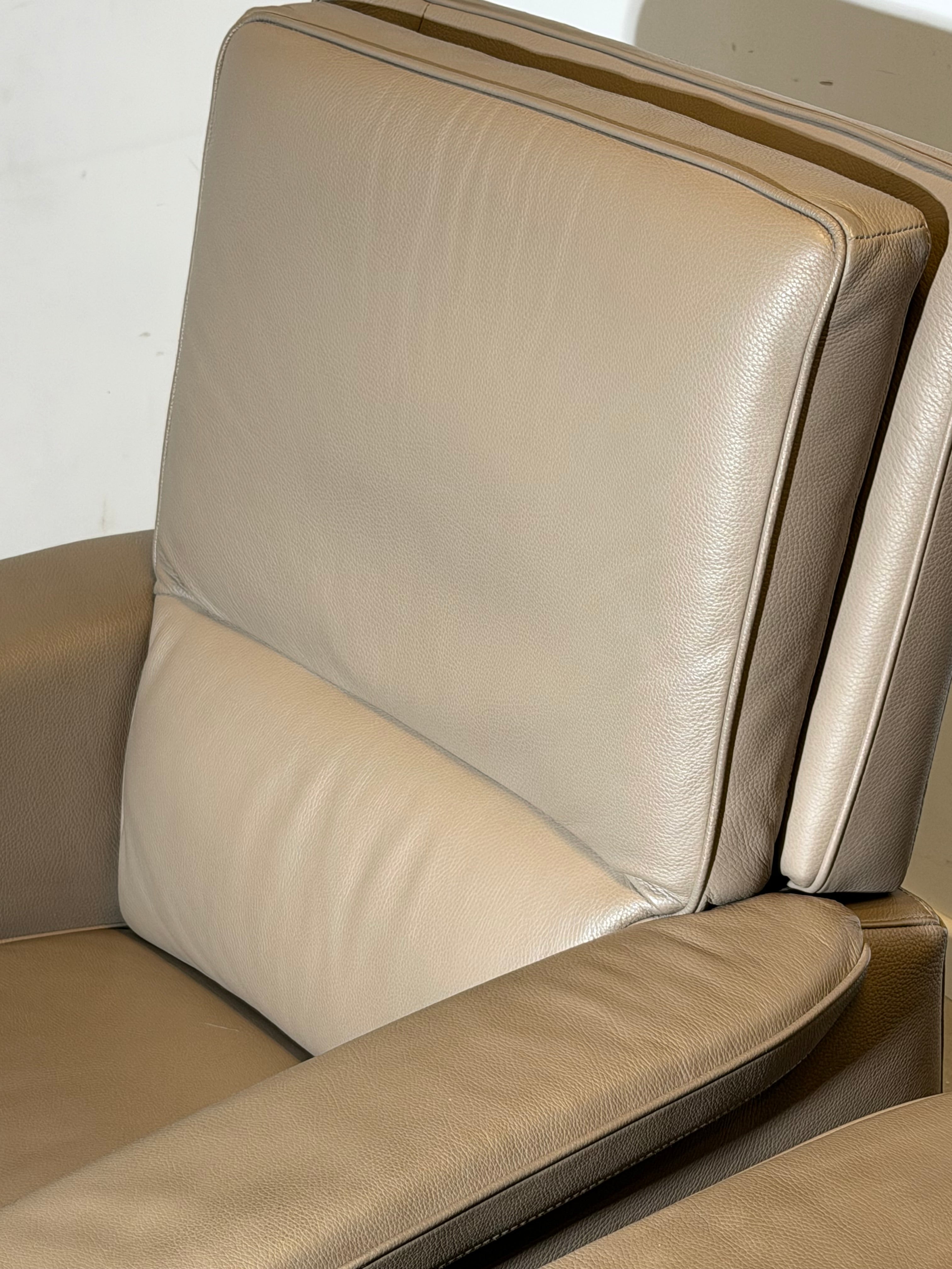 Set of 2 Electric Relax Armchairs in Taupe Leather – Adjustable Recline