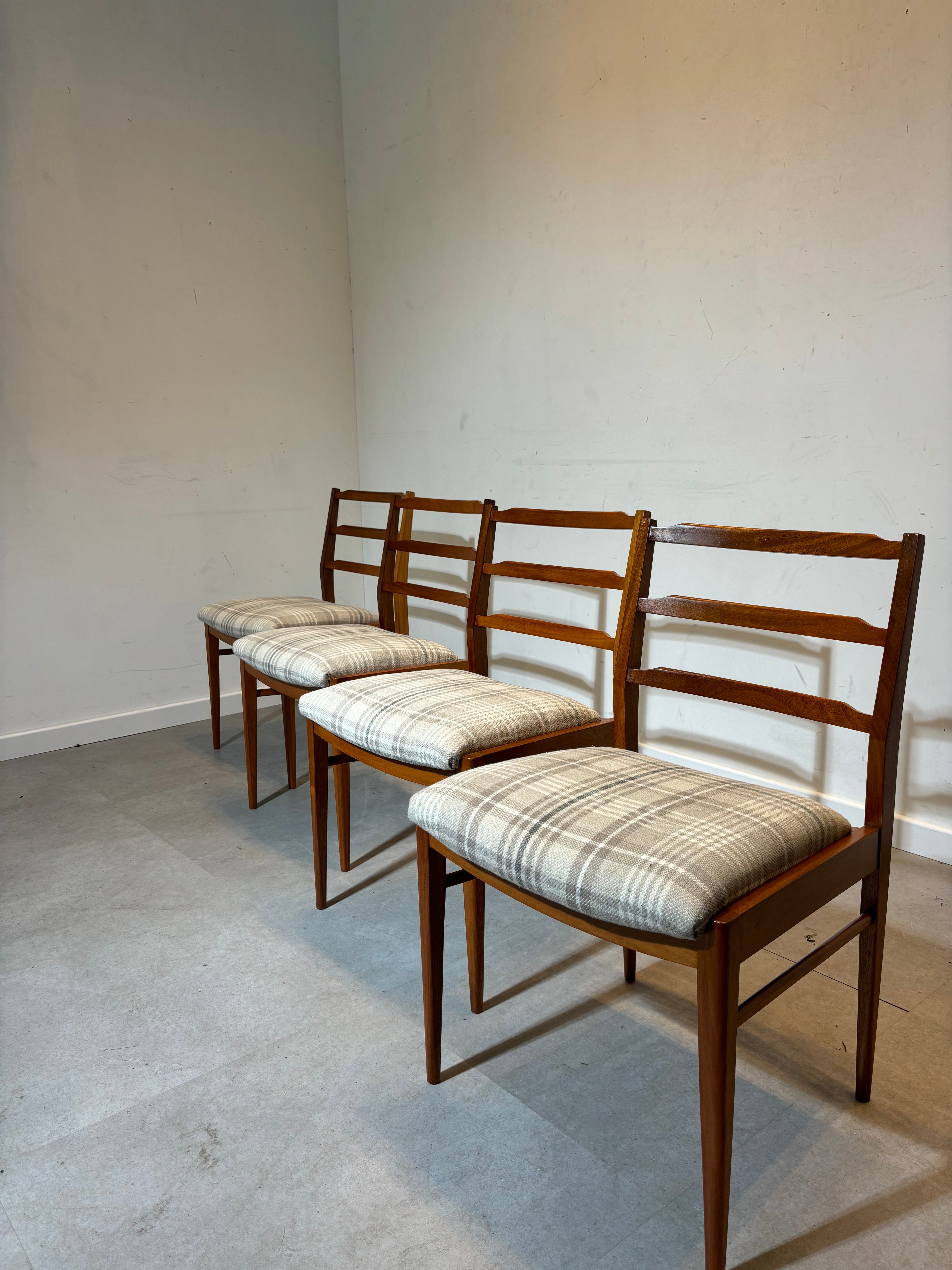 Vintage McIntosh set van vier stoelen