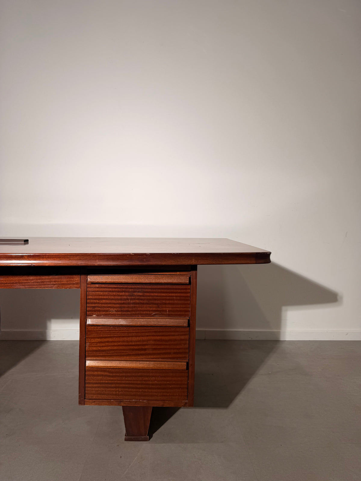 Vintage Executive Desk in Mahogany