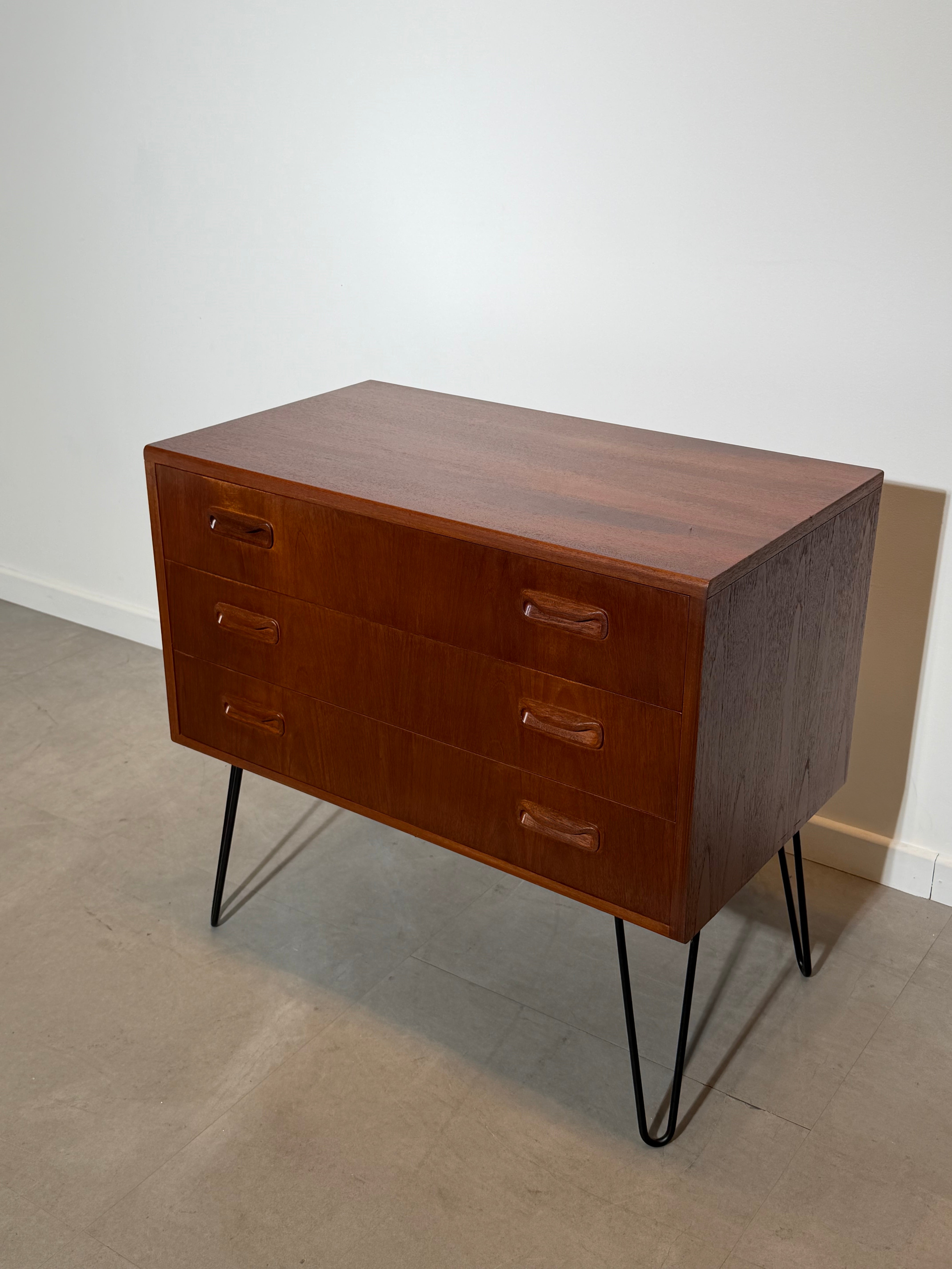 G-Plan Hairpin Chest of Drawers in Teak