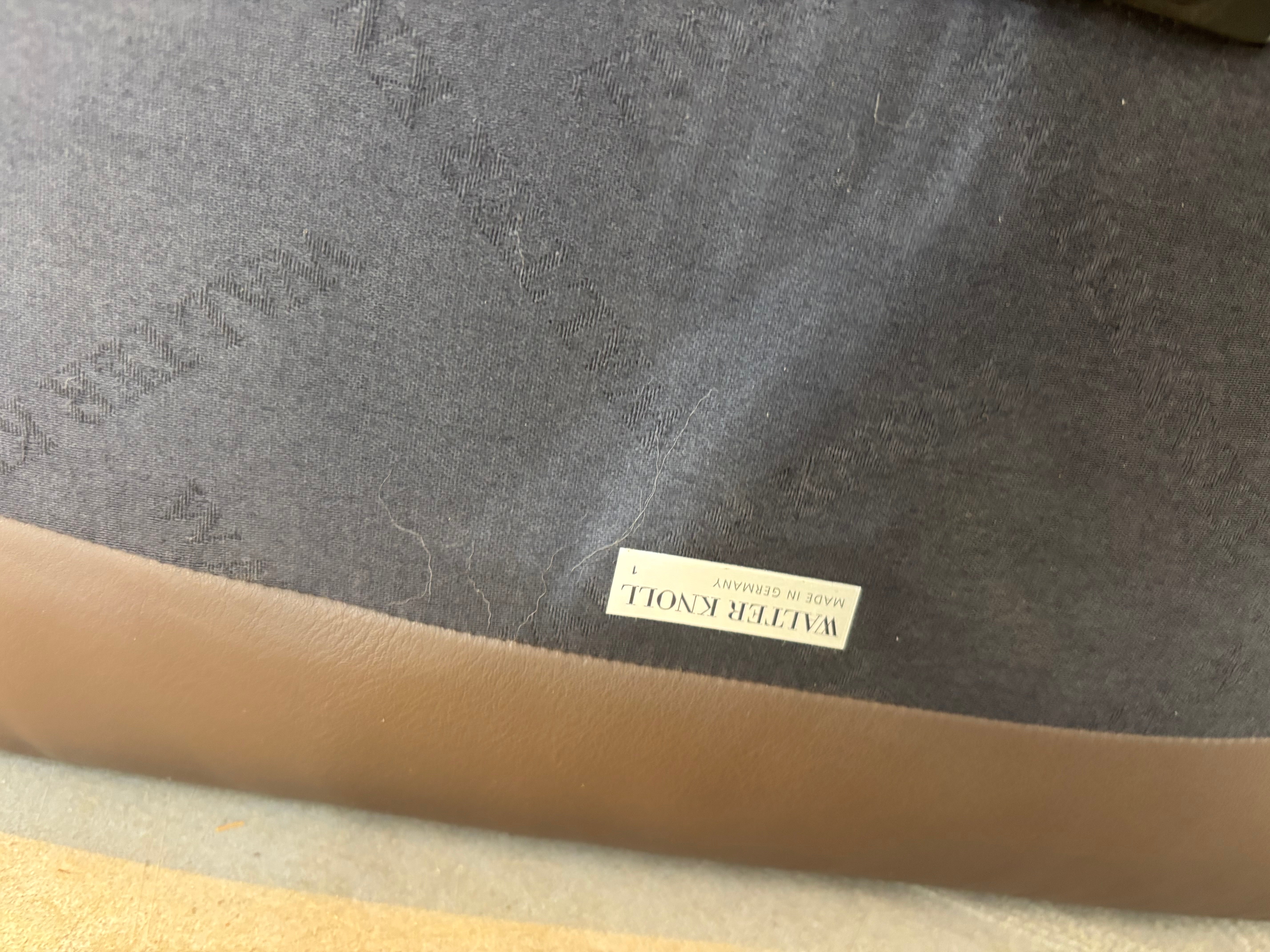 Walter Knoll Swivel Conference Chair