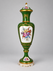 Large Porcelaine de Paris Covered Vase