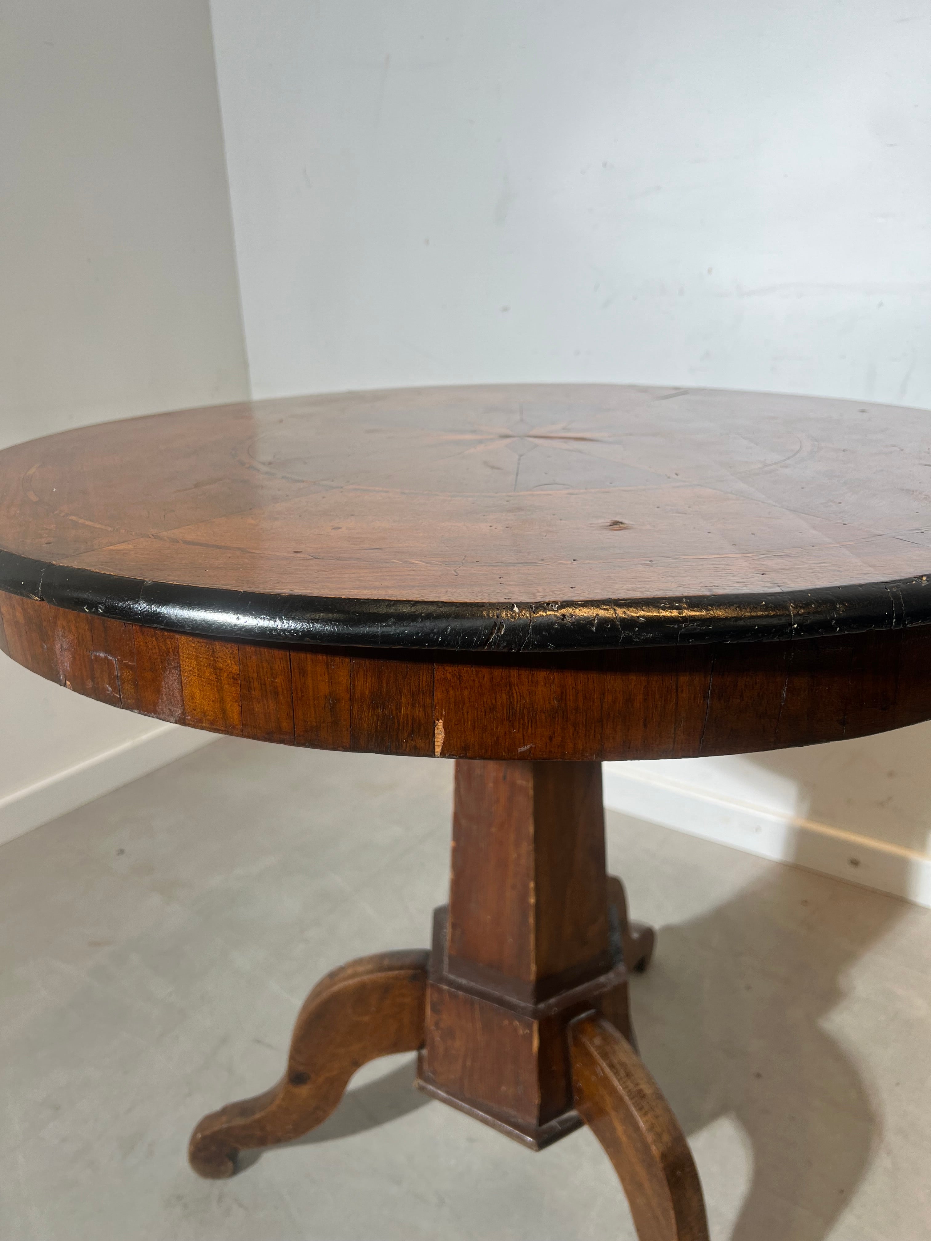 Antique Round Wooden Dining Table – Star Inlay – Pedestal Base