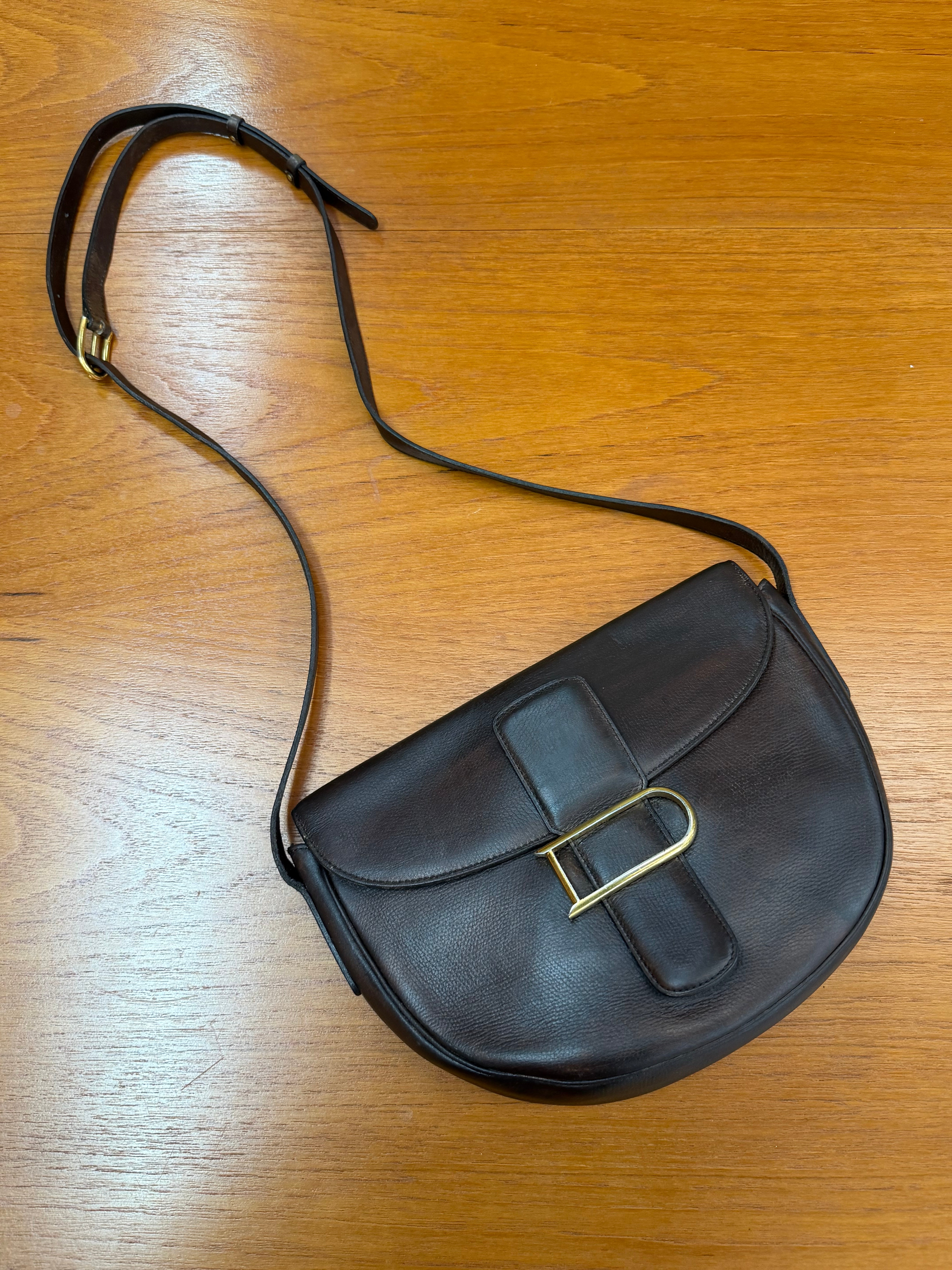 Delvaux Vintage Leather Crossbody Bag – Brown – Iconic D Buckle – 27 cm