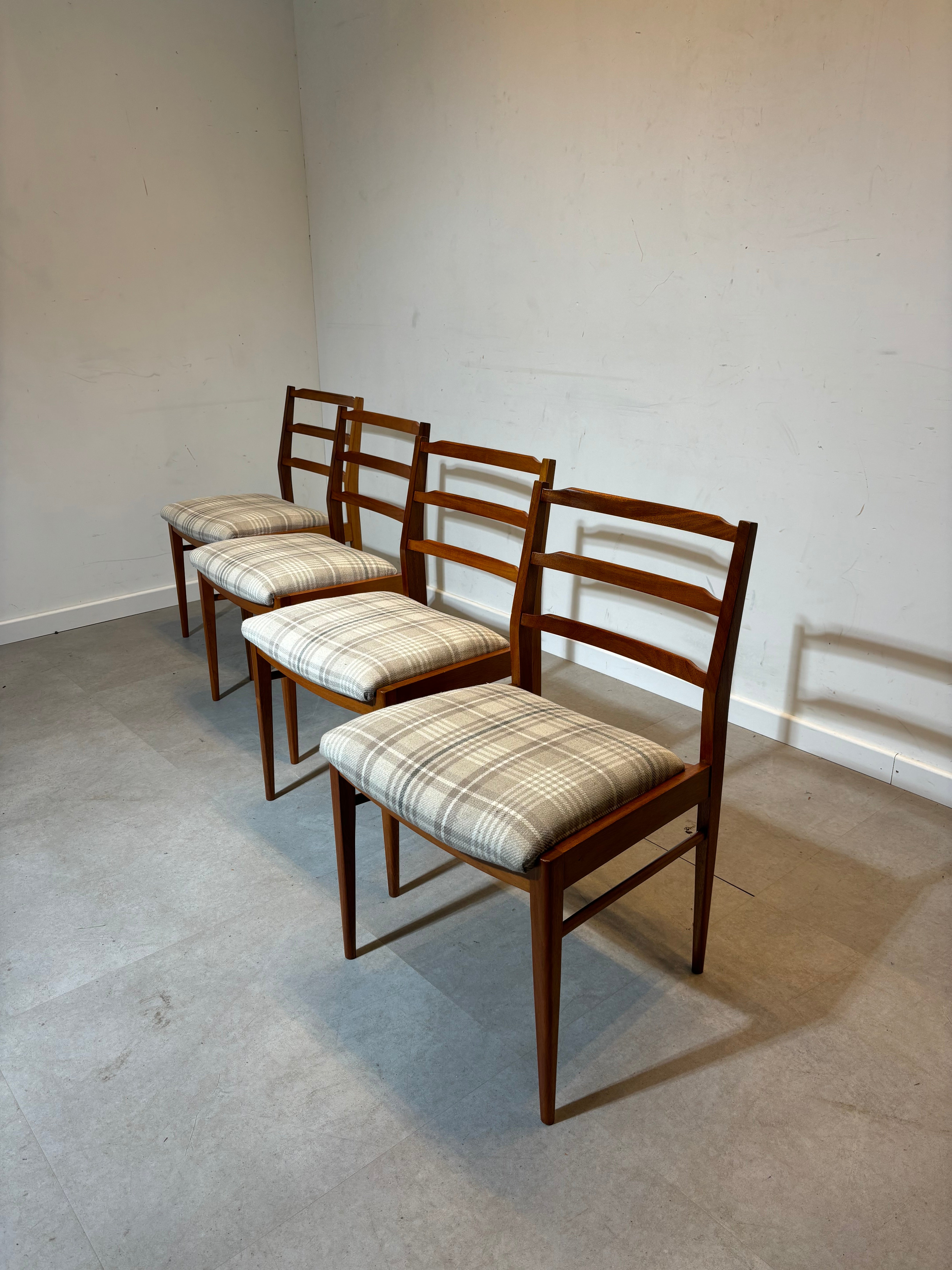Vintage McIntosh set van vier stoelen