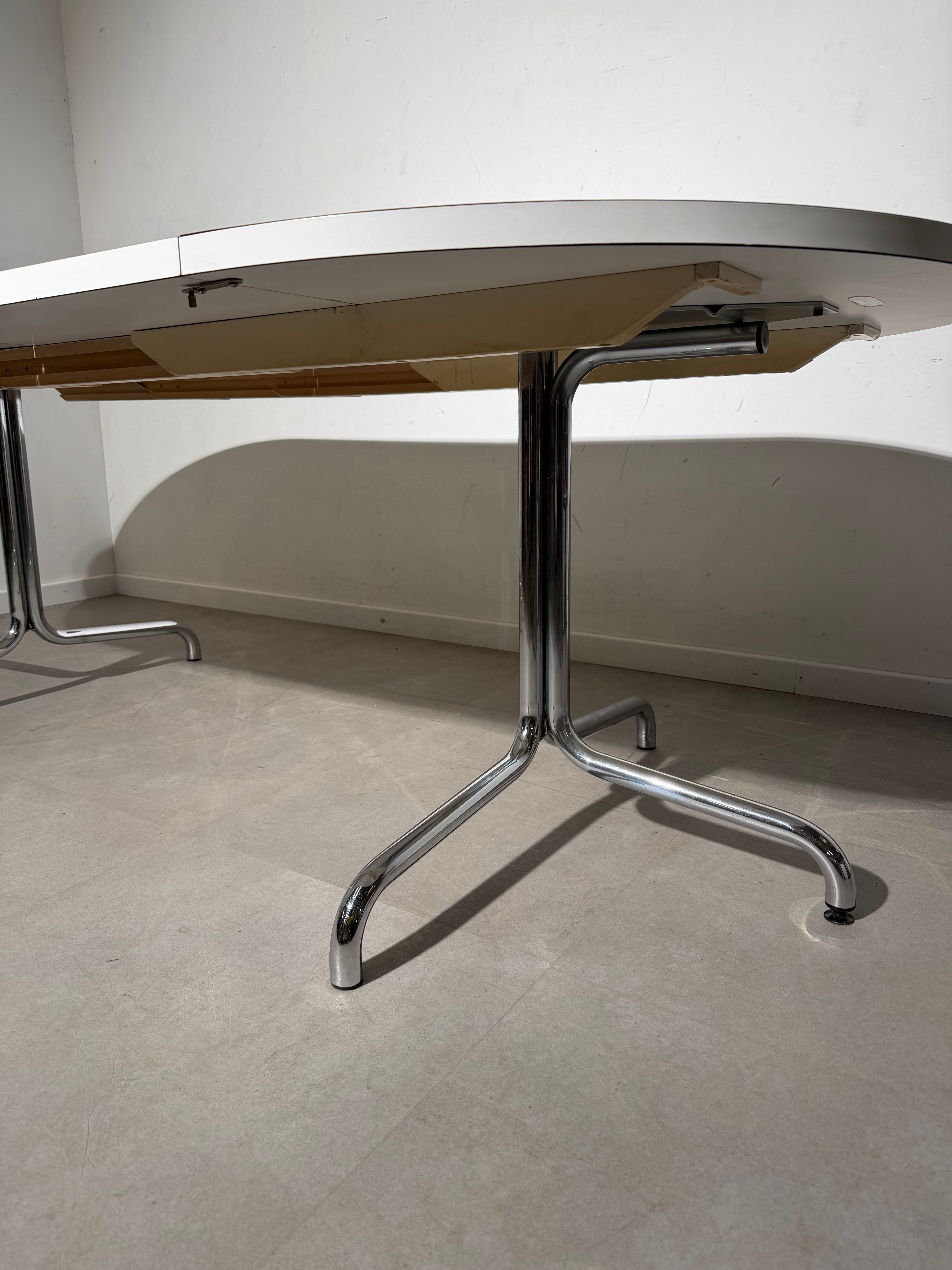 Table de salle à manger ronde extensible Thonet – Modèle S1052 (110–230 cm)